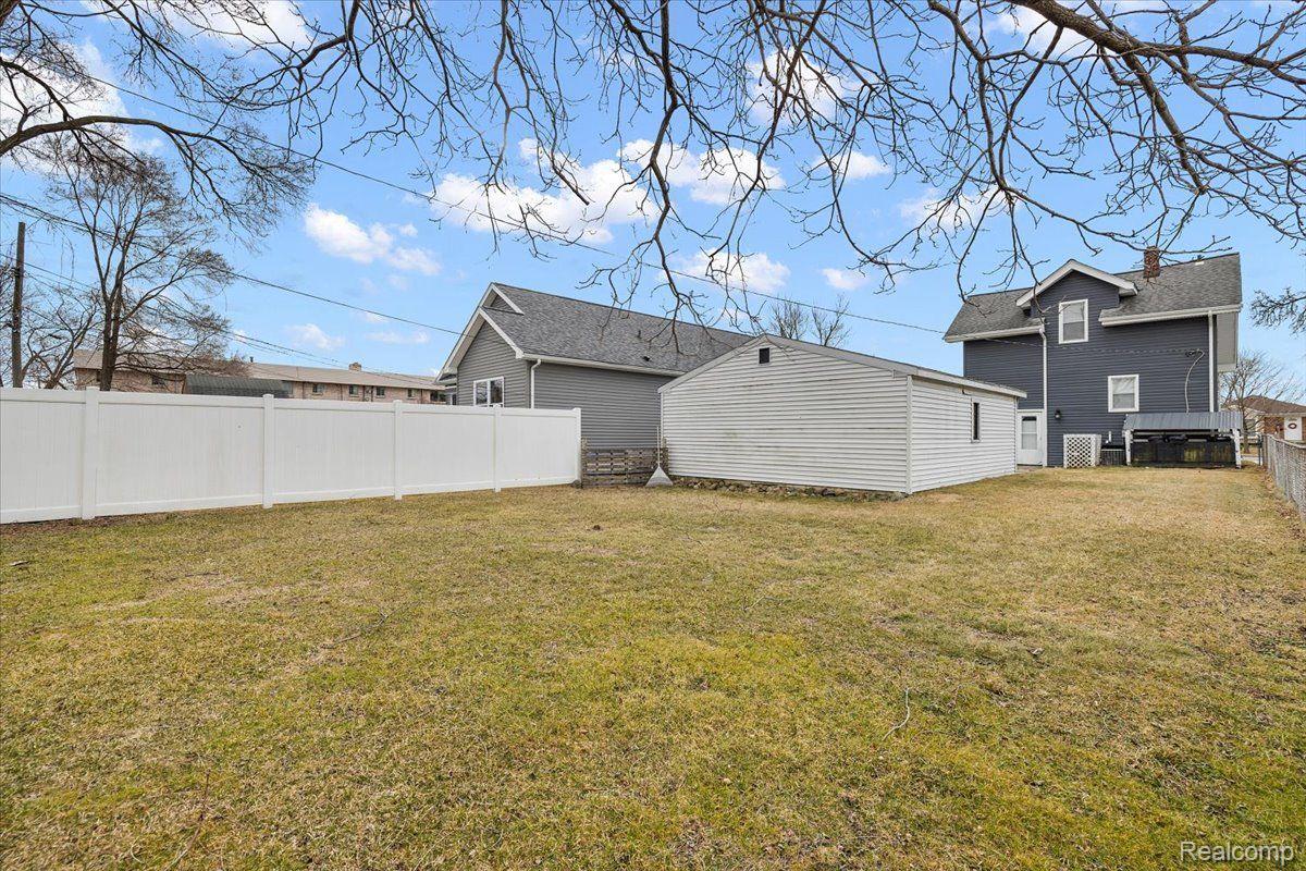 60 W Elmwood Avenue