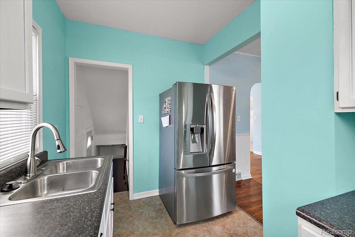 60 W Elmwood Avenue