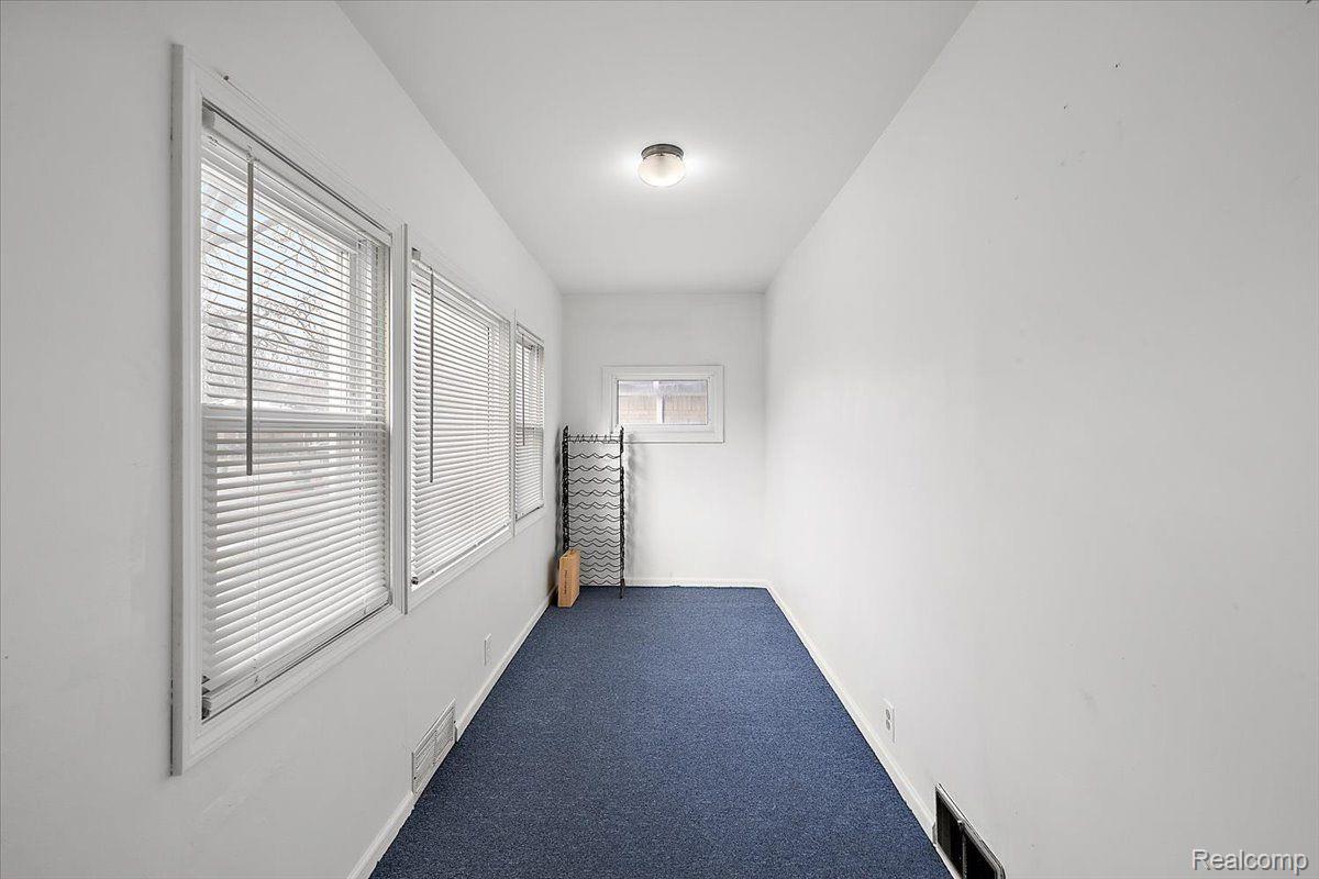 60 W Elmwood Avenue