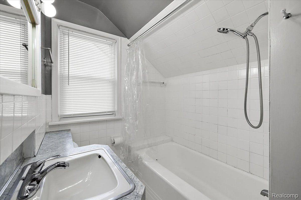 60 W Elmwood Avenue