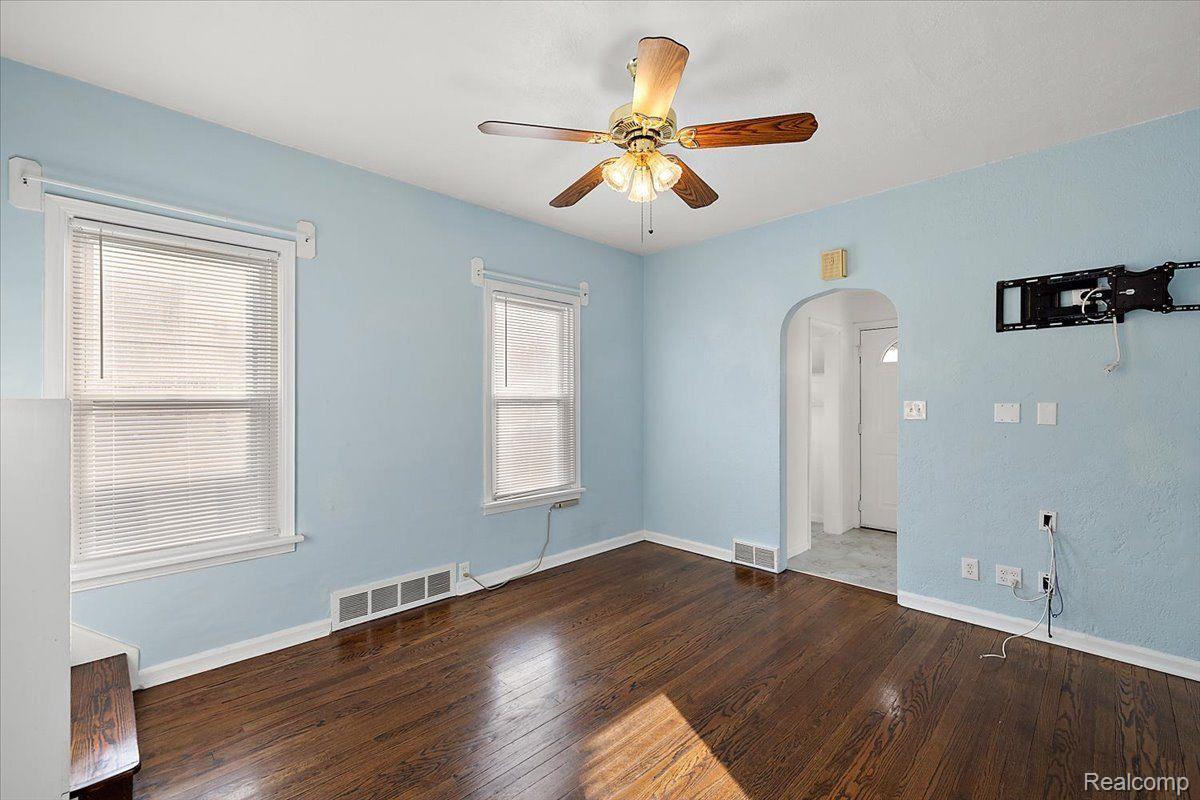 60 W Elmwood Avenue