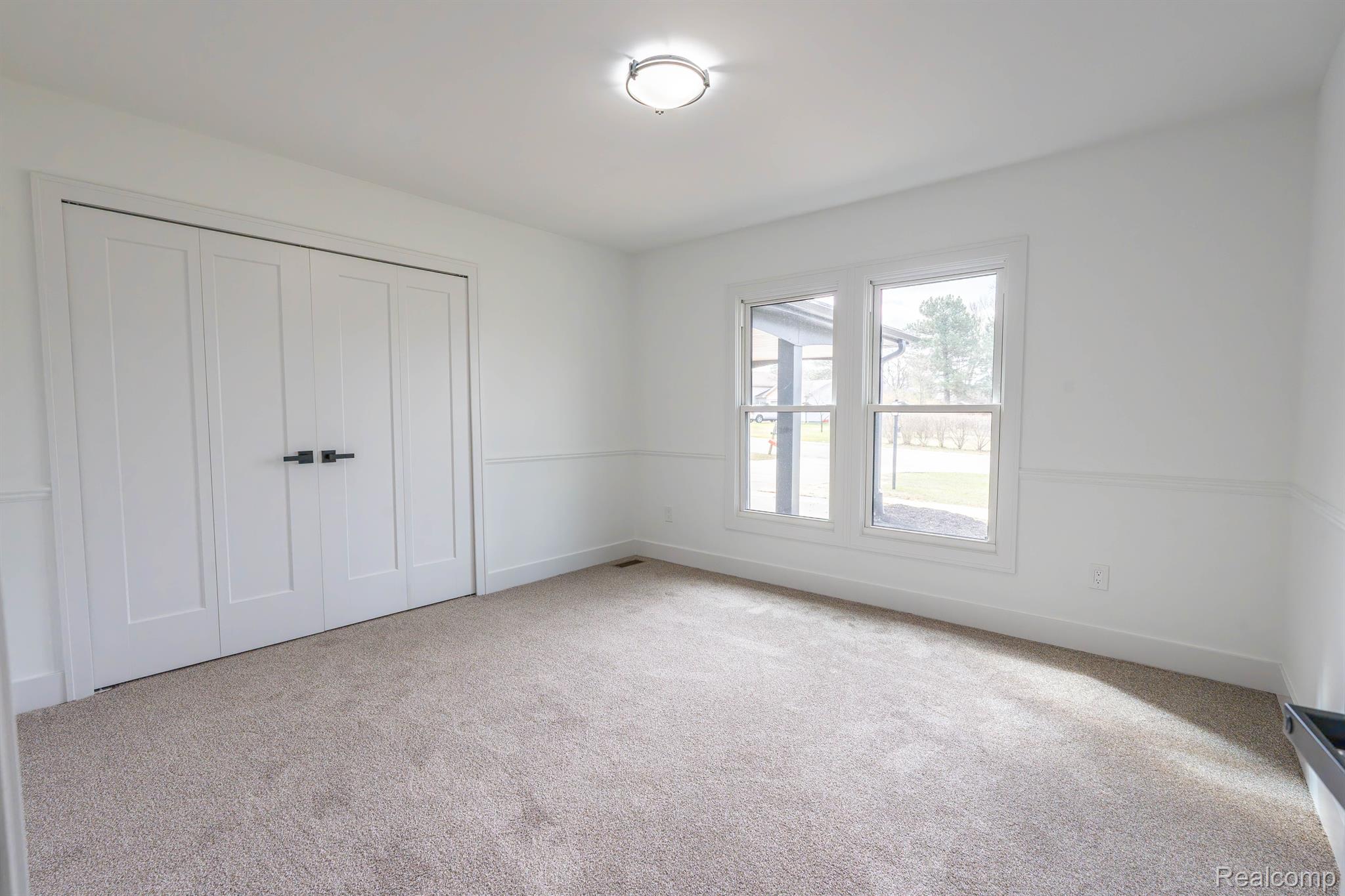 822 DAHLIA Lane