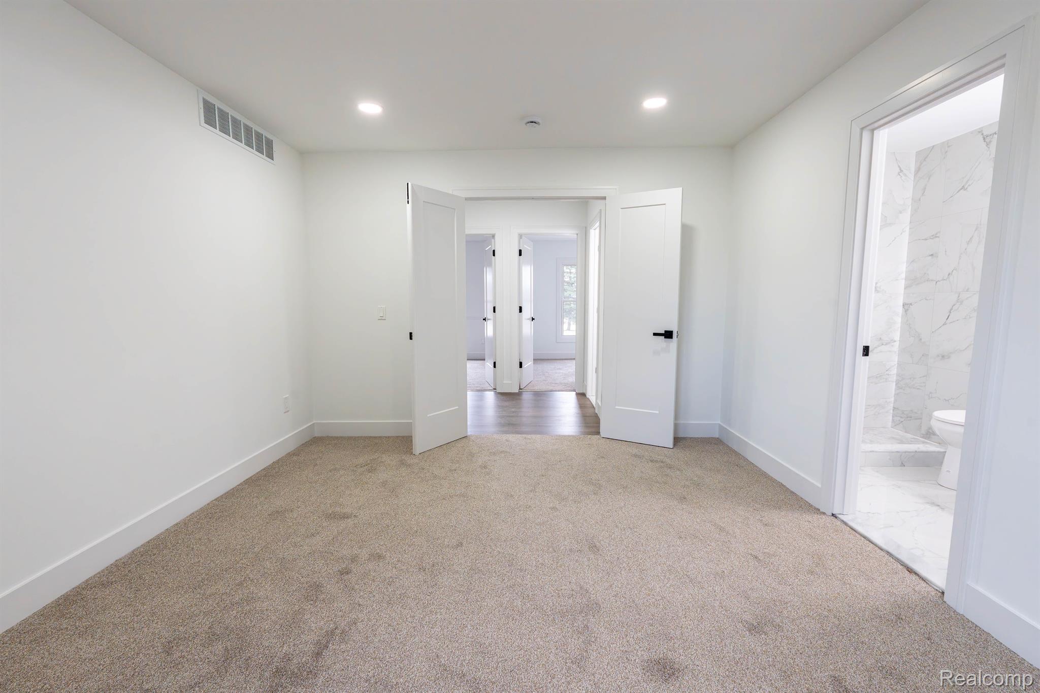 822 DAHLIA Lane