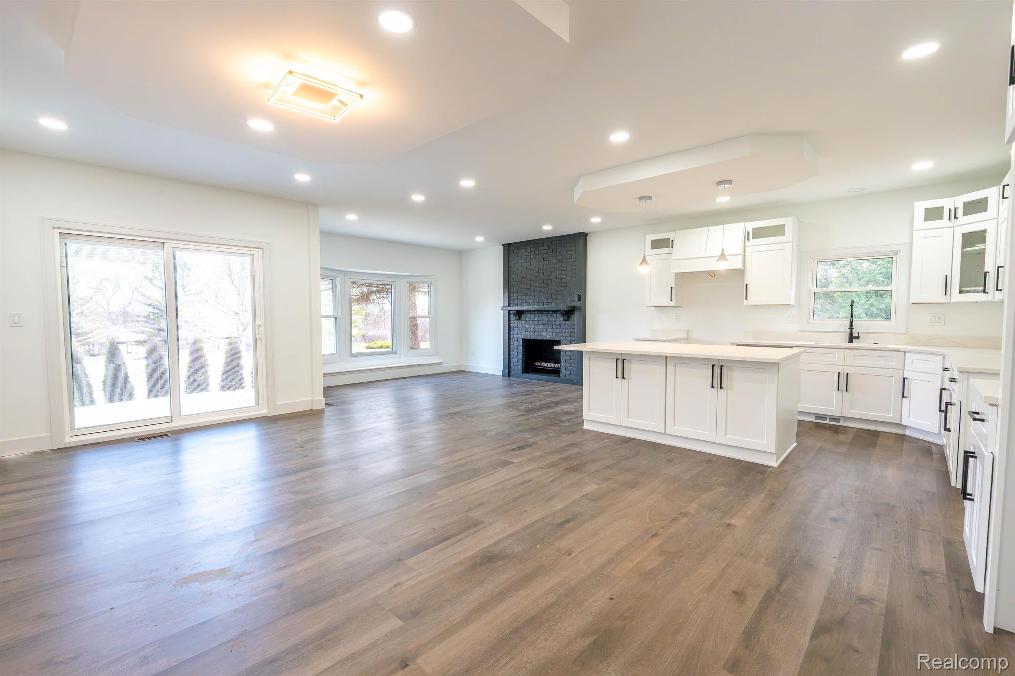 822 DAHLIA Lane
