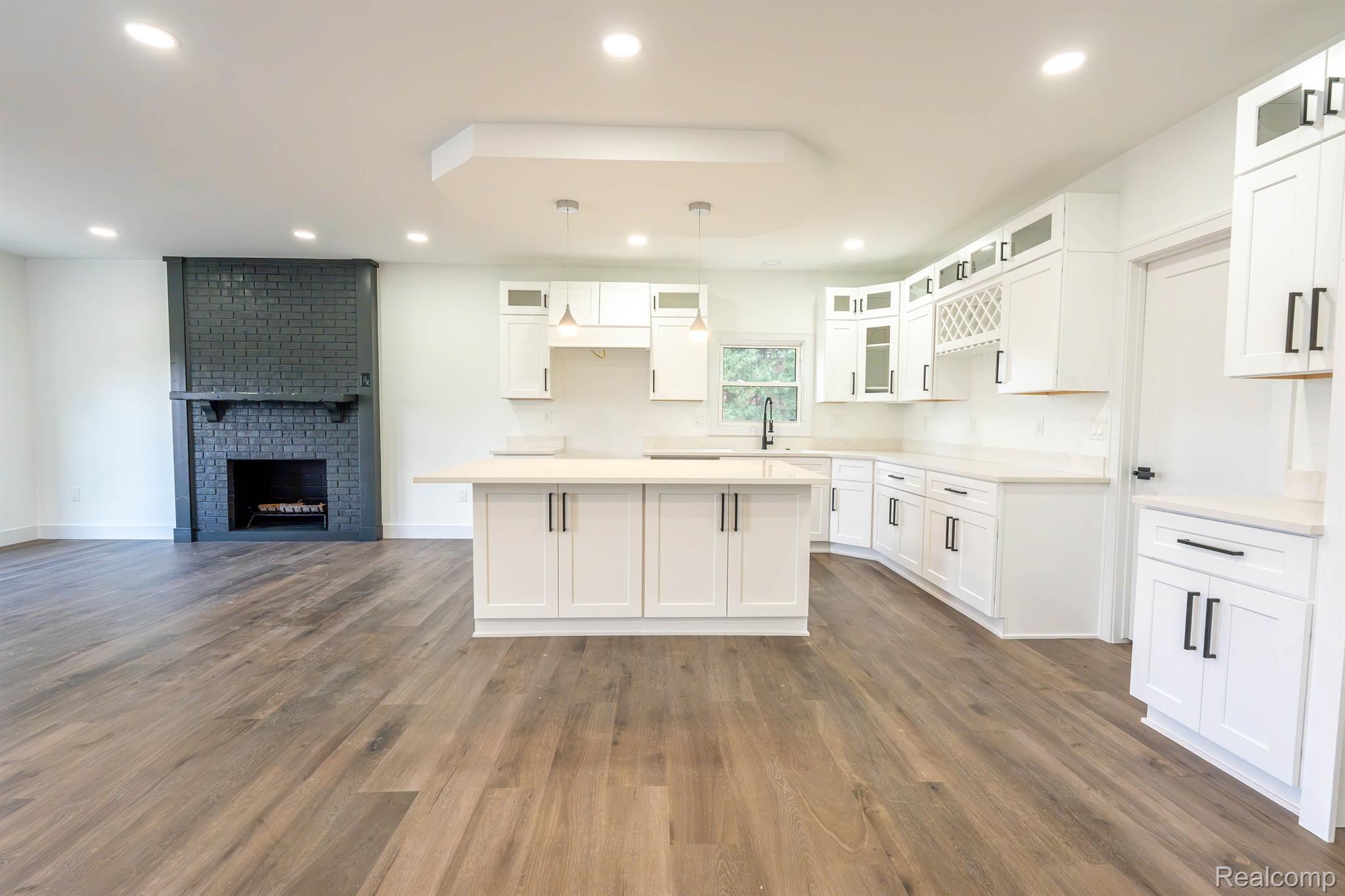 822 DAHLIA Lane