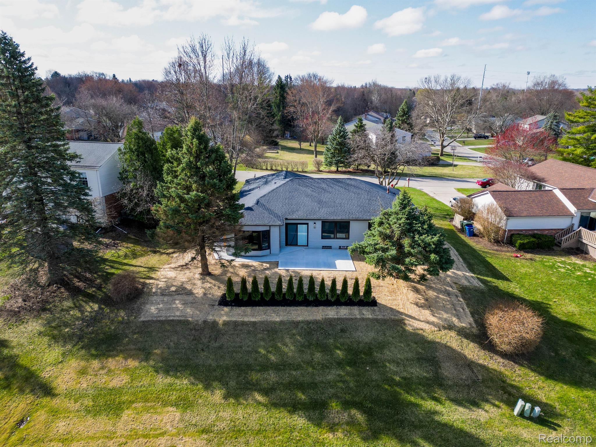 822 DAHLIA Lane