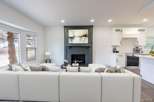 822 DAHLIA Lane