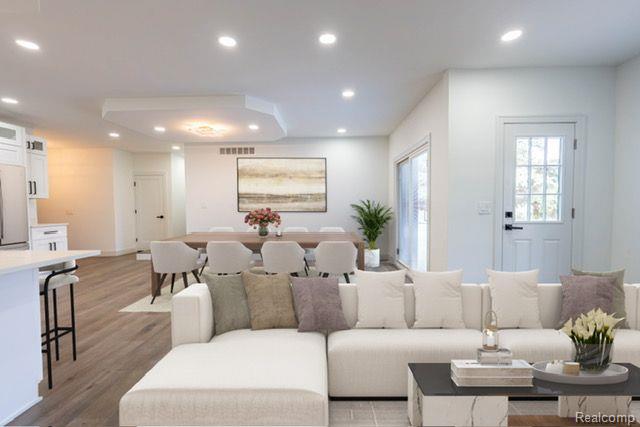 822 DAHLIA Lane