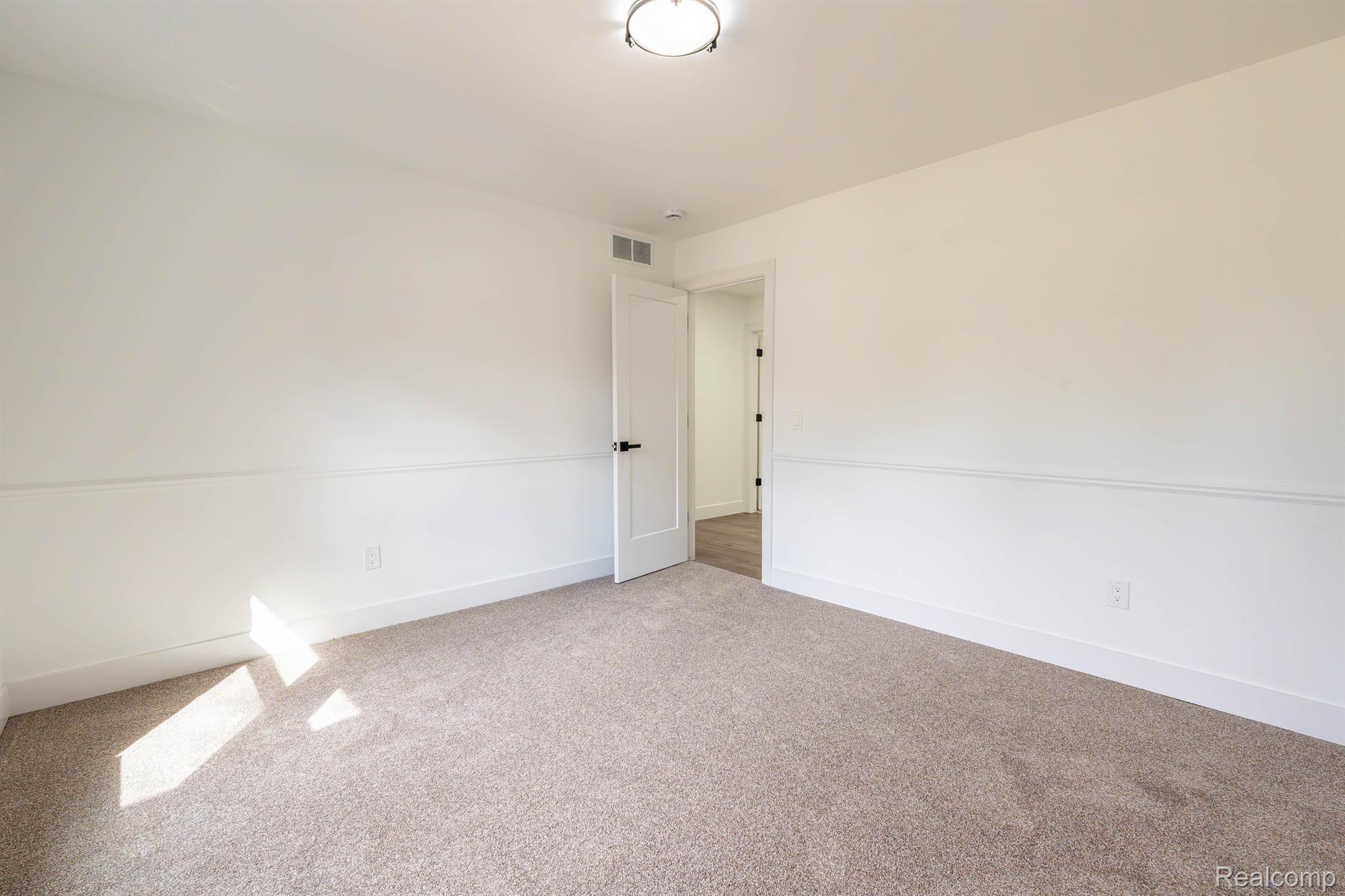 822 DAHLIA Lane