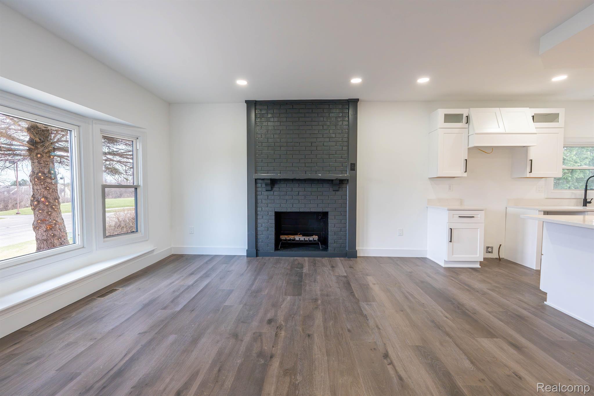 822 DAHLIA Lane