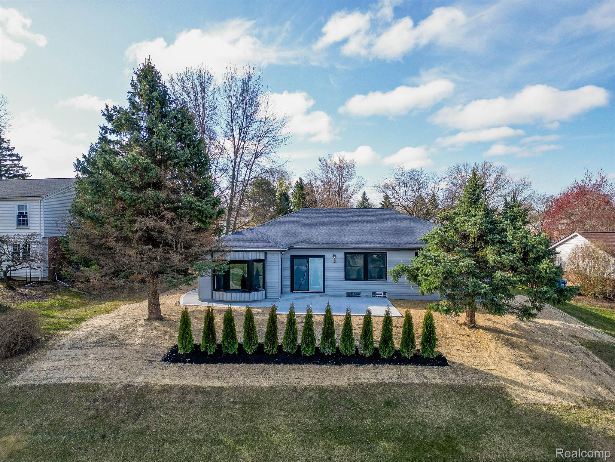822 DAHLIA Lane