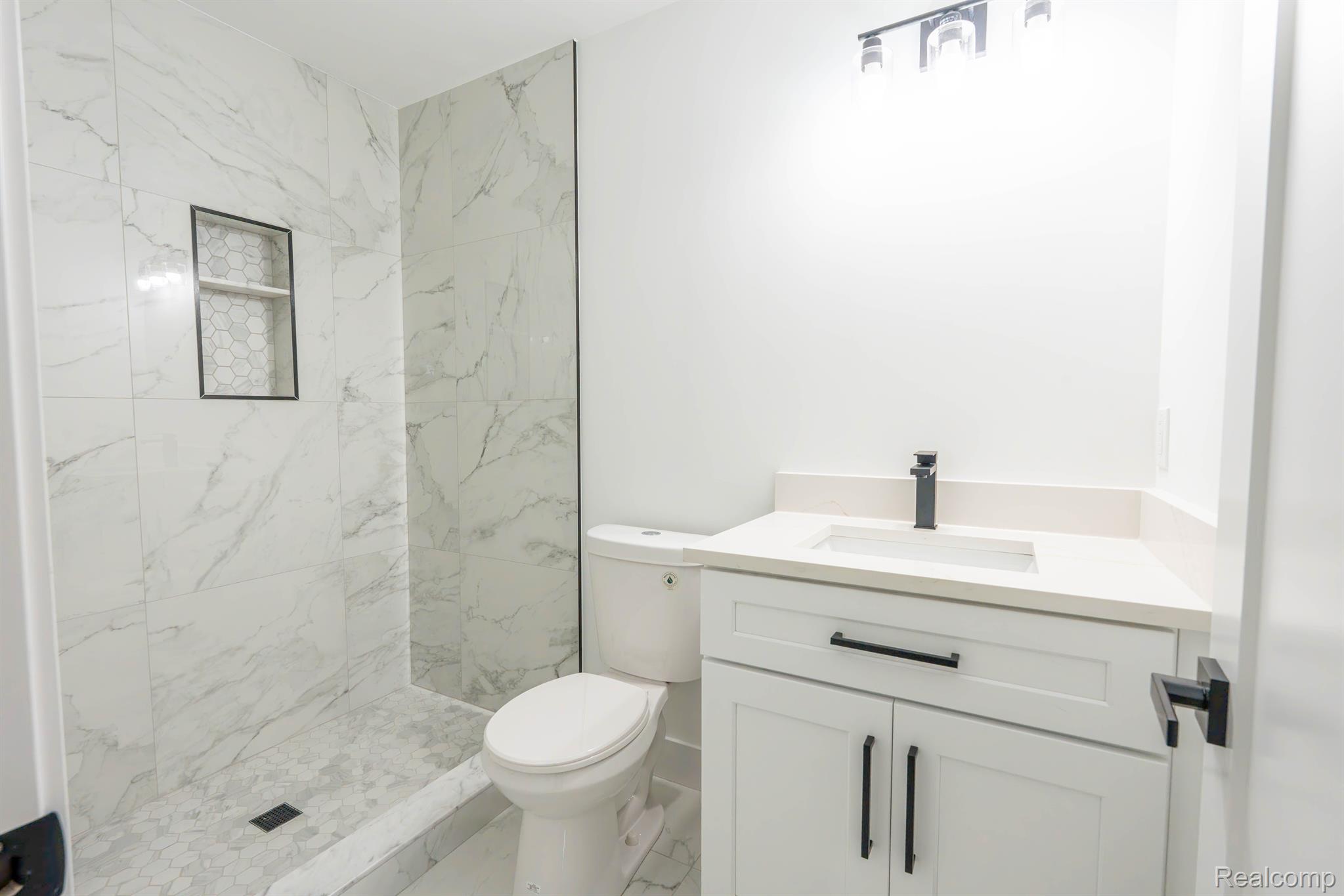 822 DAHLIA Lane