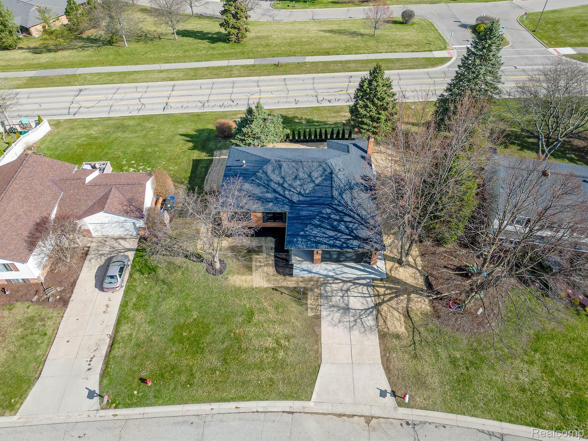 822 DAHLIA Lane