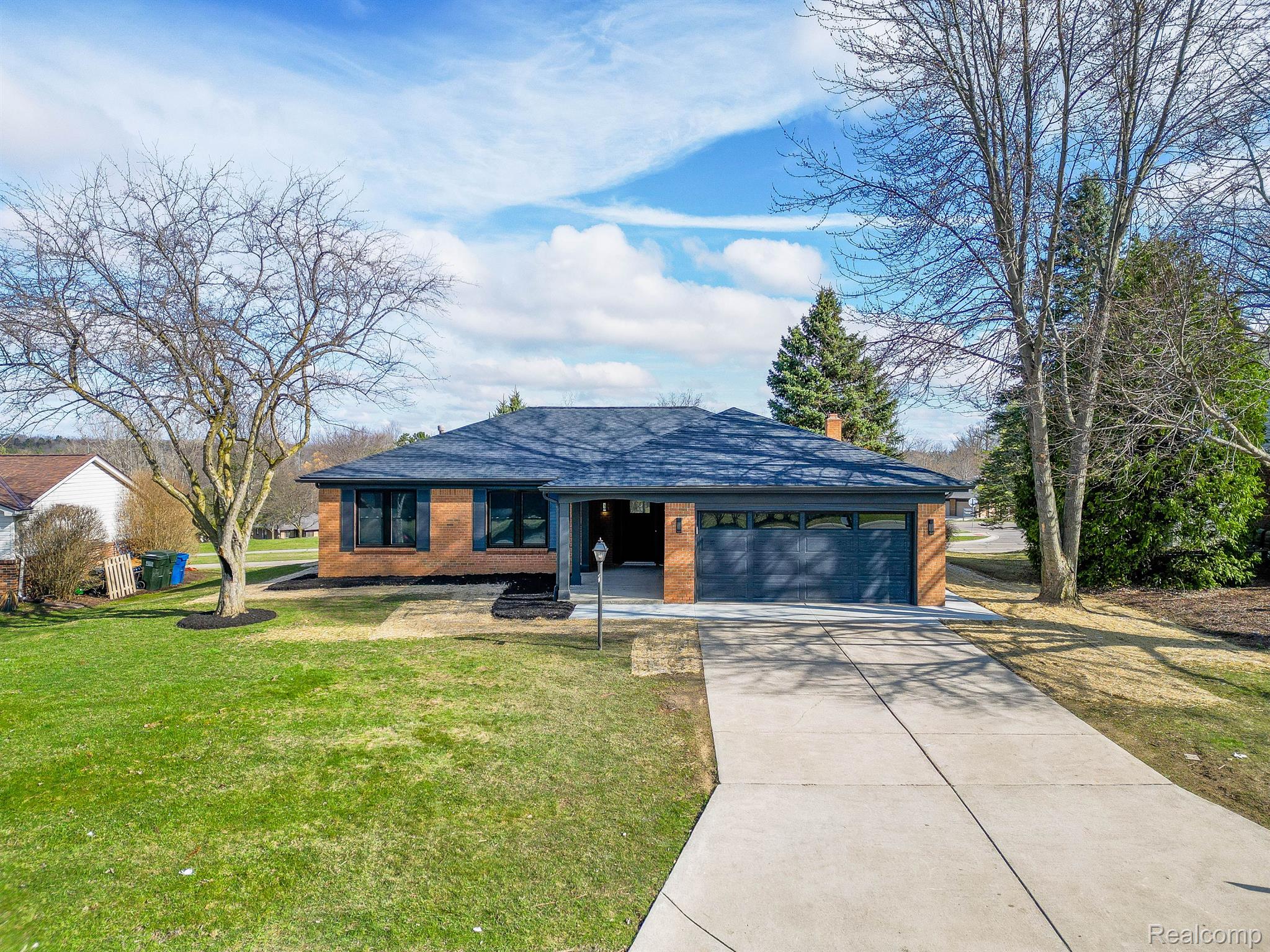822 DAHLIA Lane