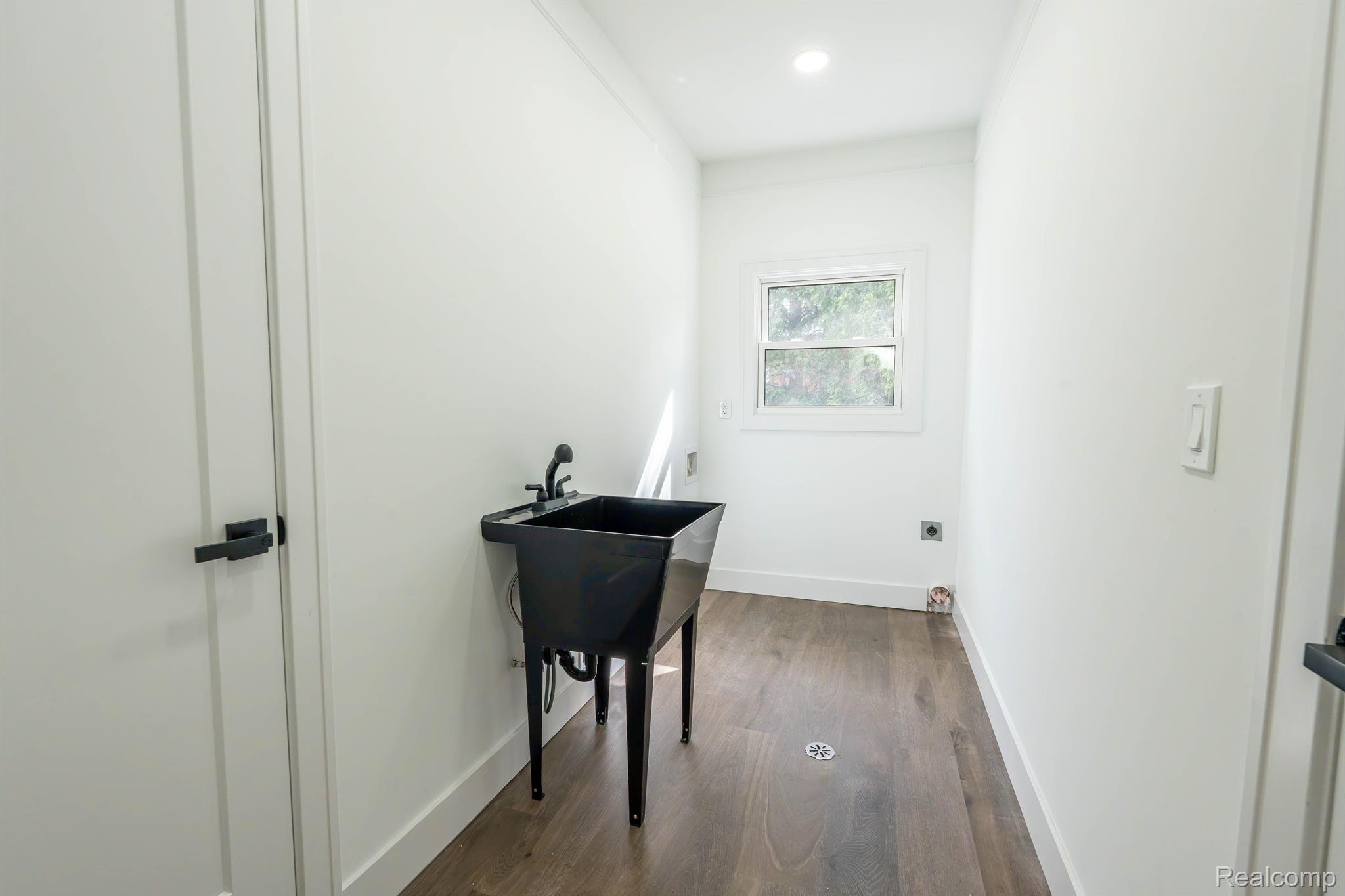 822 DAHLIA Lane