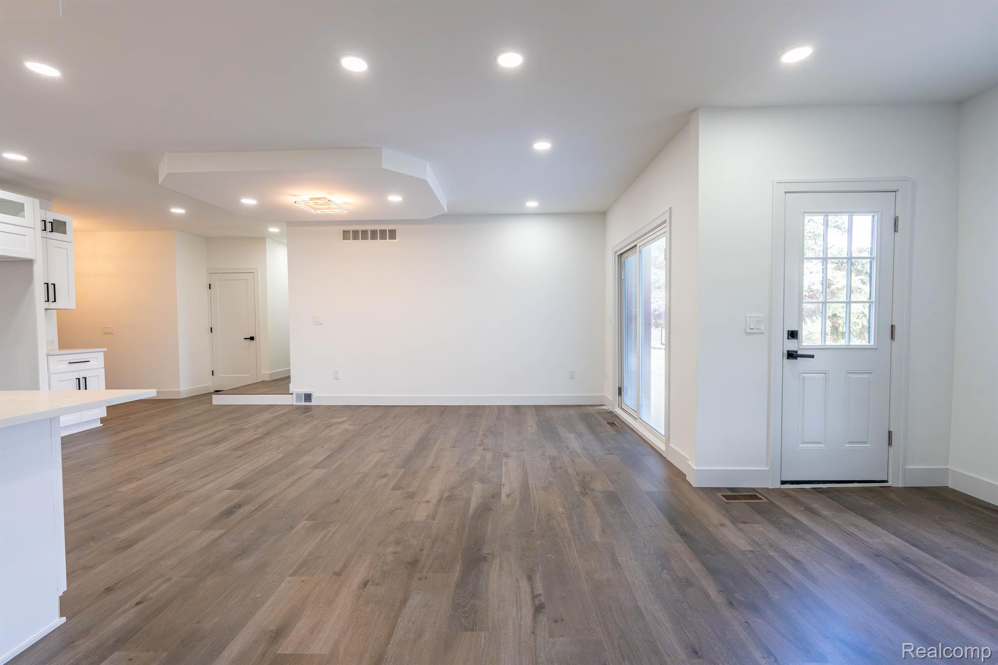 822 DAHLIA Lane