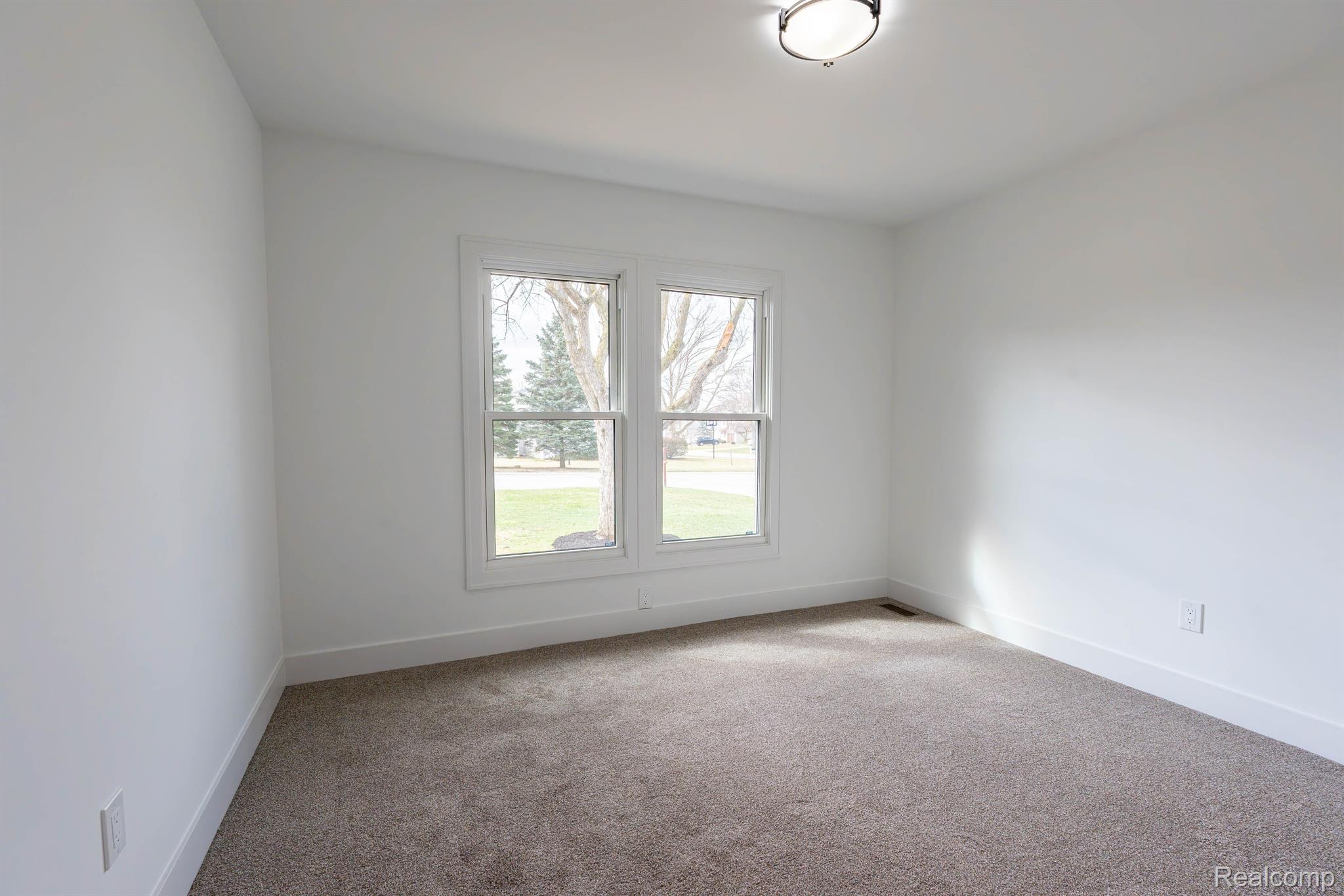 822 DAHLIA Lane