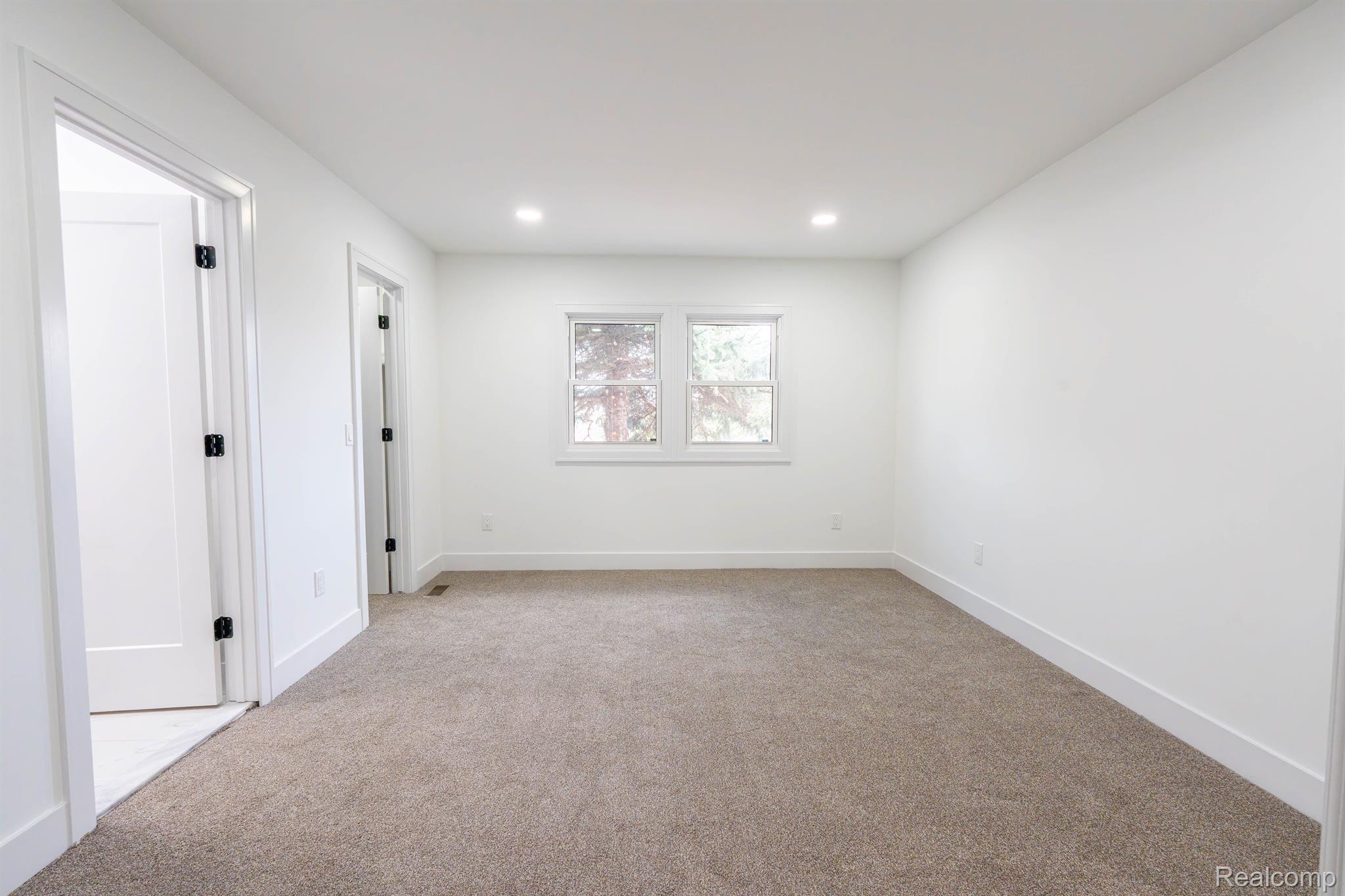 822 DAHLIA Lane
