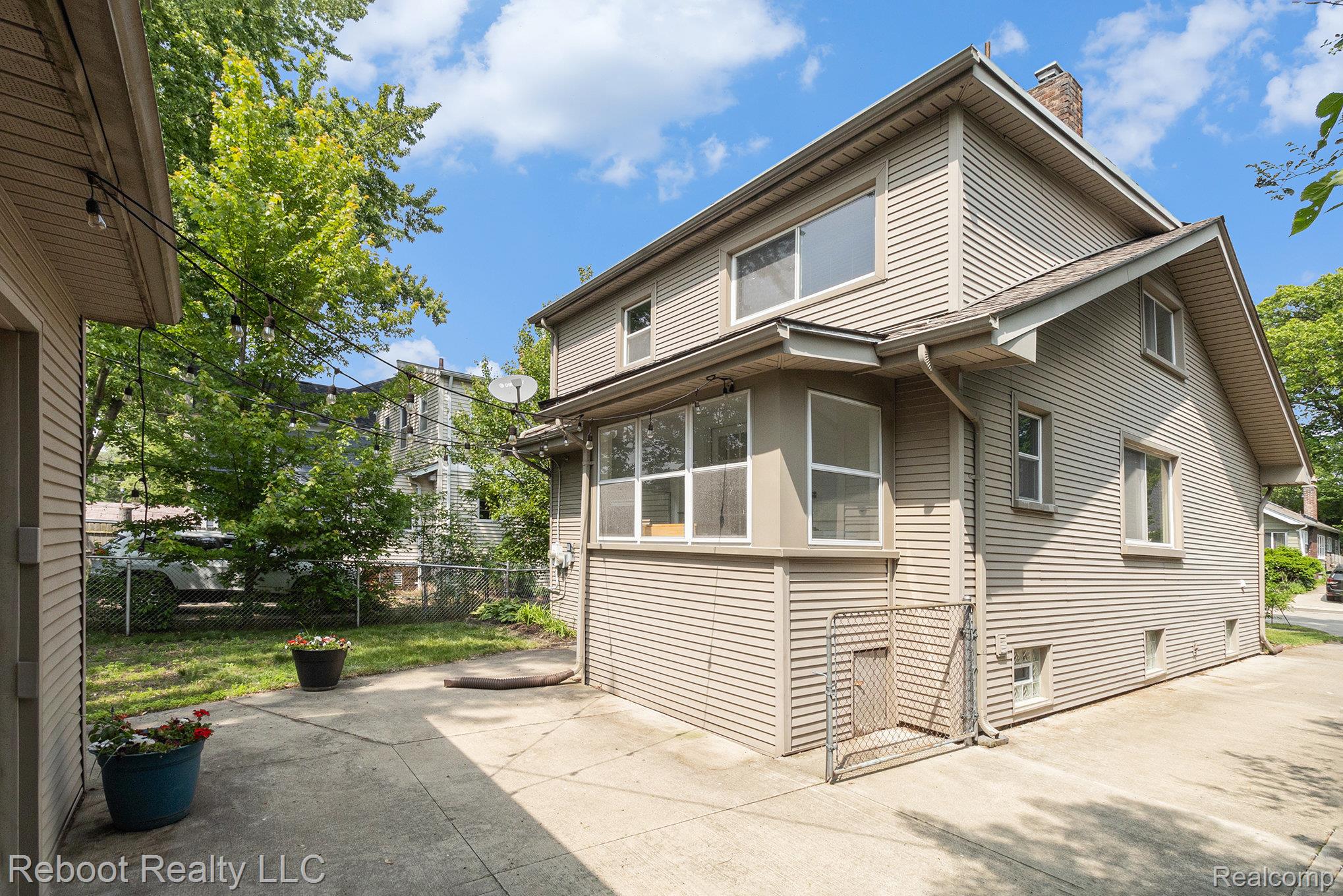 617 Hilldale Drive