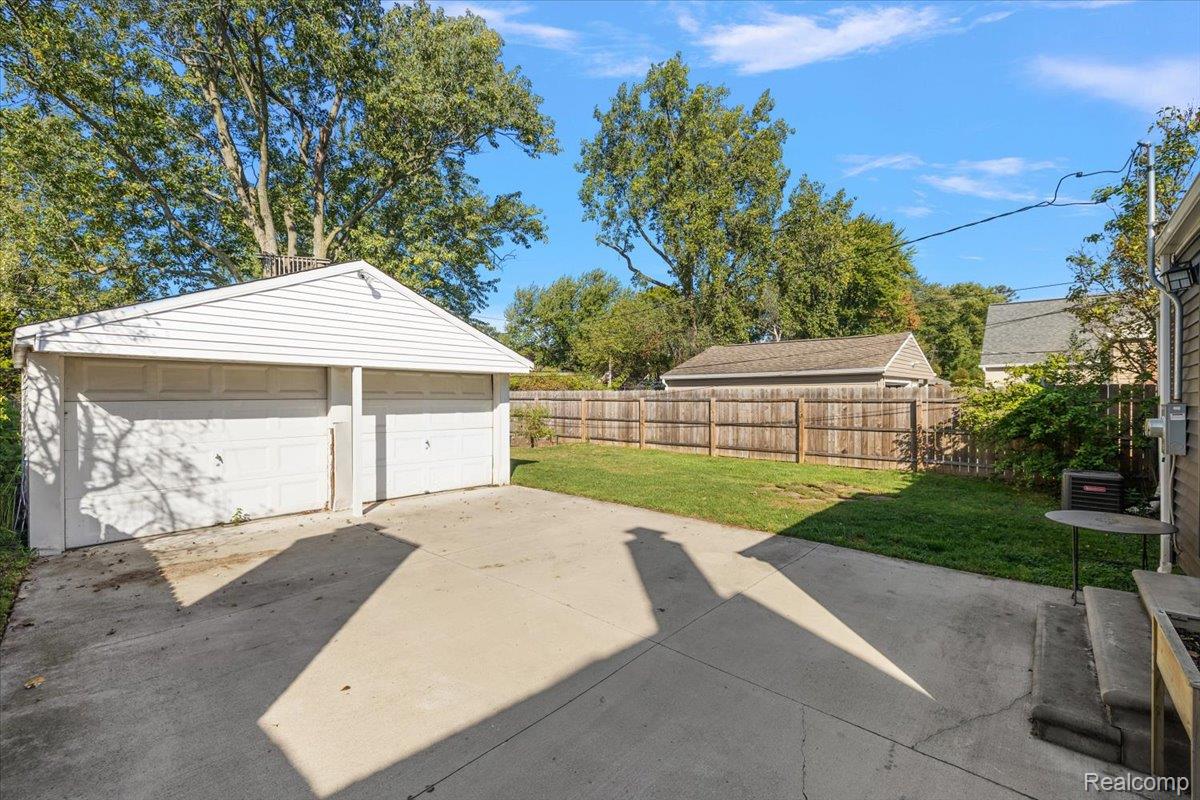 2907 N Altadena Avenue