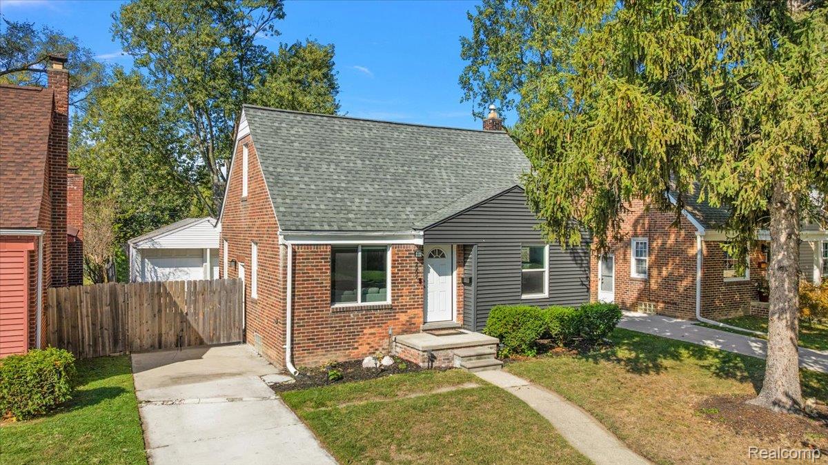 2907 N Altadena Avenue