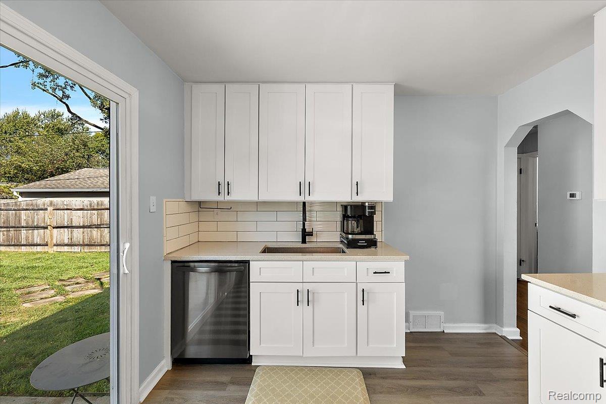 2907 N Altadena Avenue
