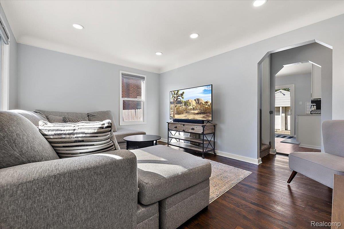 2907 N Altadena Avenue
