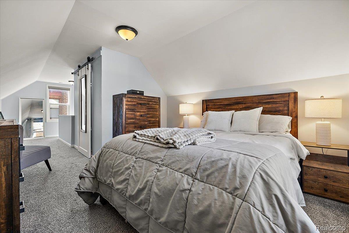 2907 N Altadena Avenue