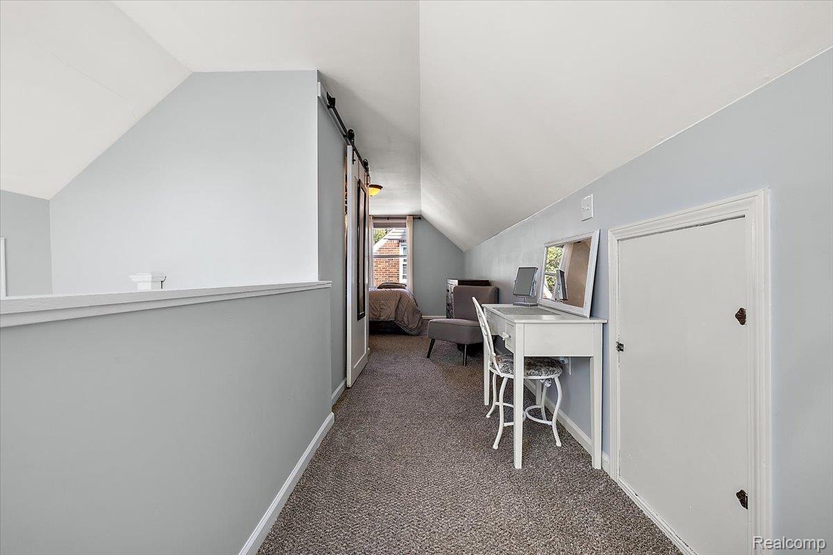2907 N Altadena Avenue