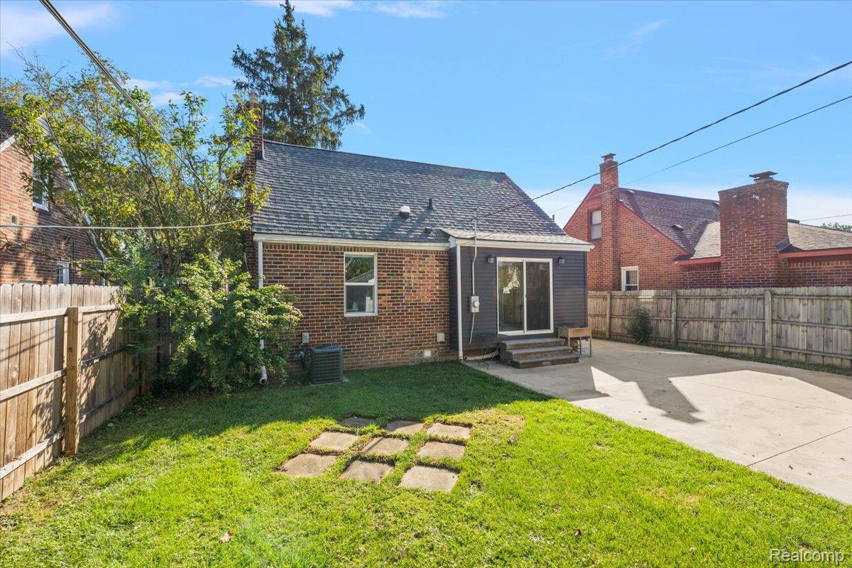 2907 N Altadena Avenue