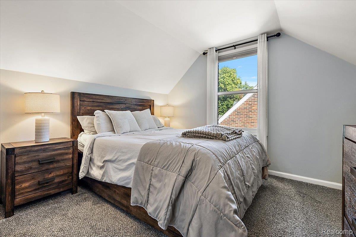 2907 N Altadena Avenue