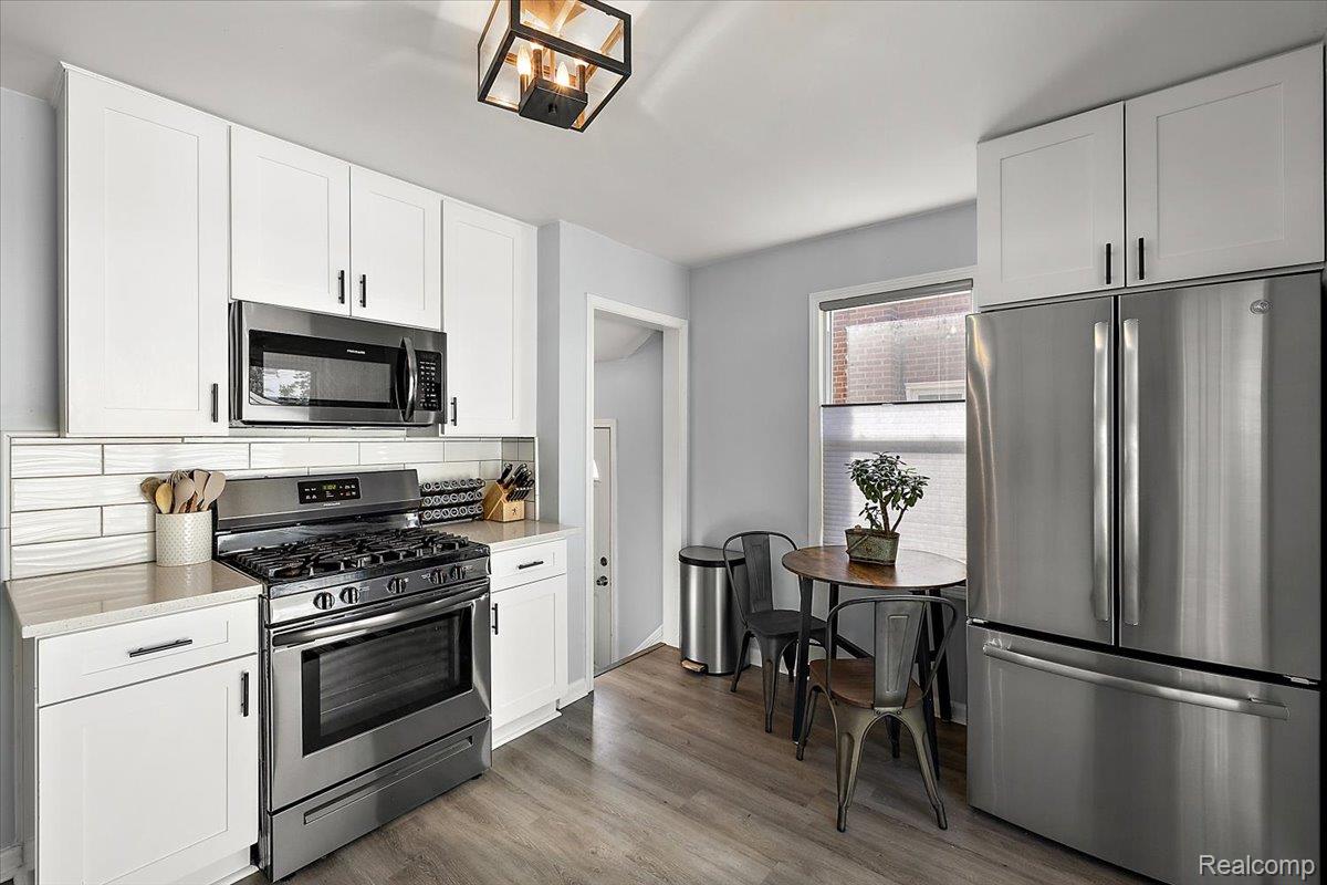 2907 N Altadena Avenue