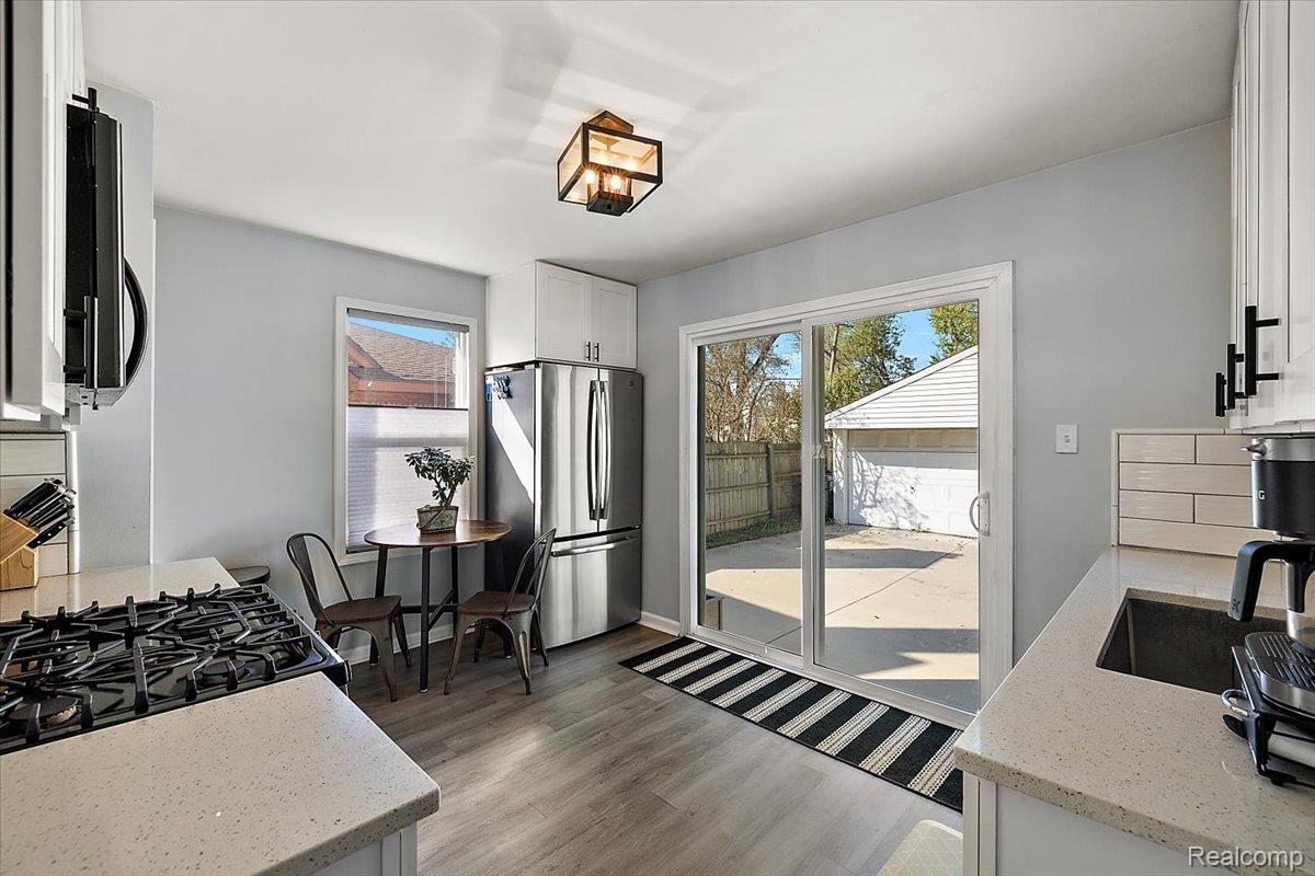 2907 N Altadena Avenue