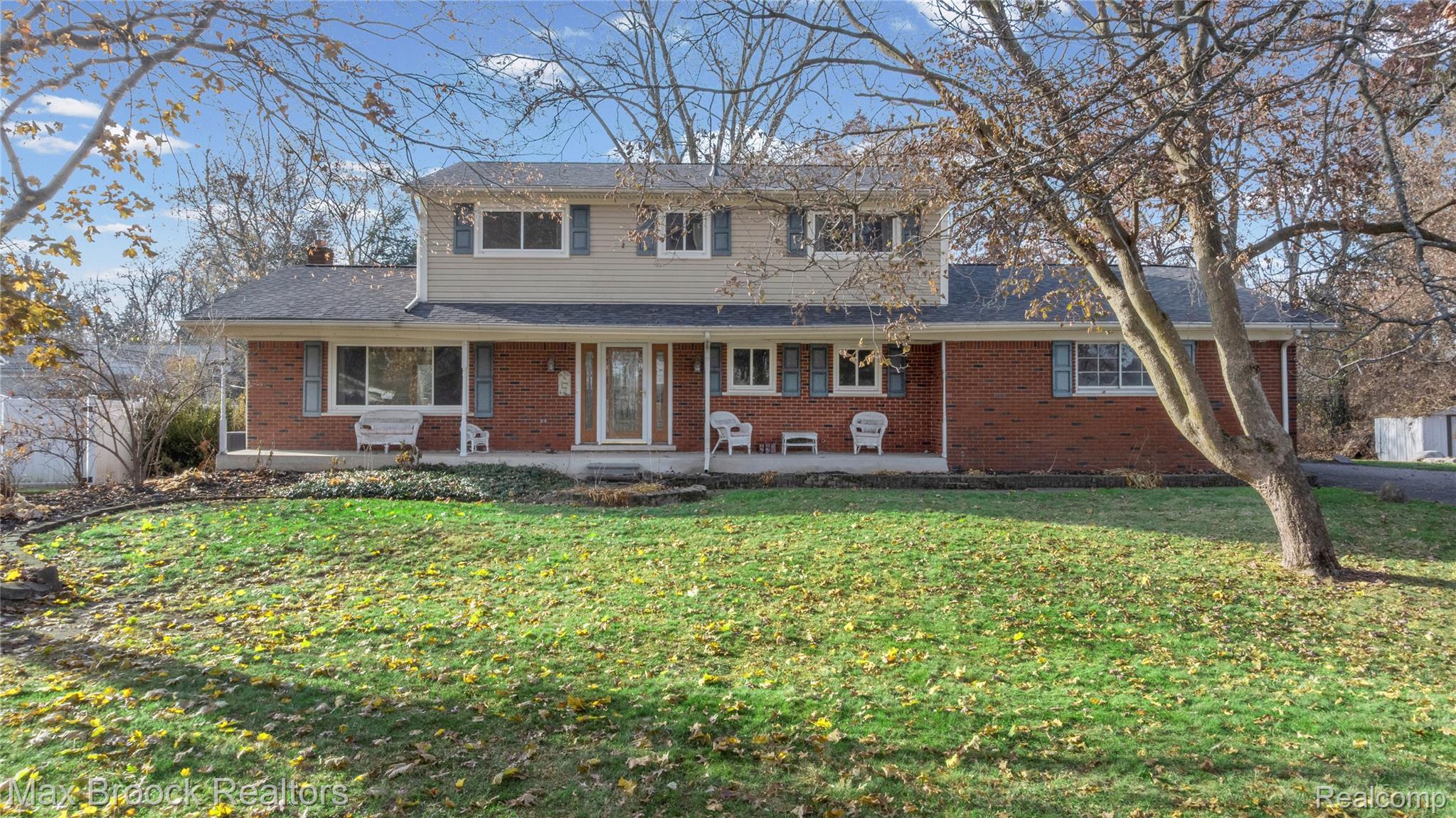 6335 Thorneycroft Drive