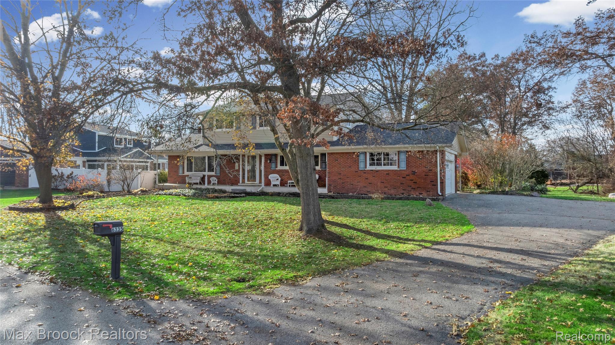 6335 Thorneycroft Drive