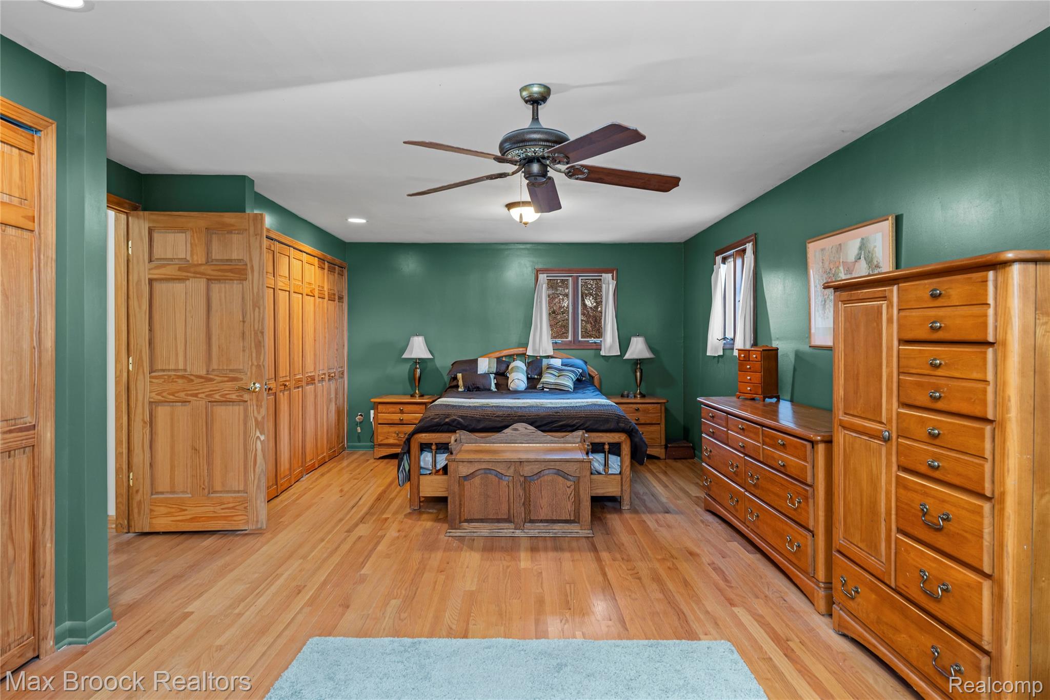 6335 Thorneycroft Drive