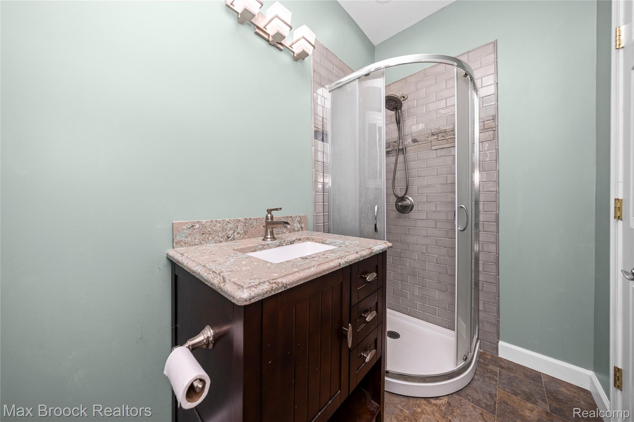 6335 Thorneycroft Drive