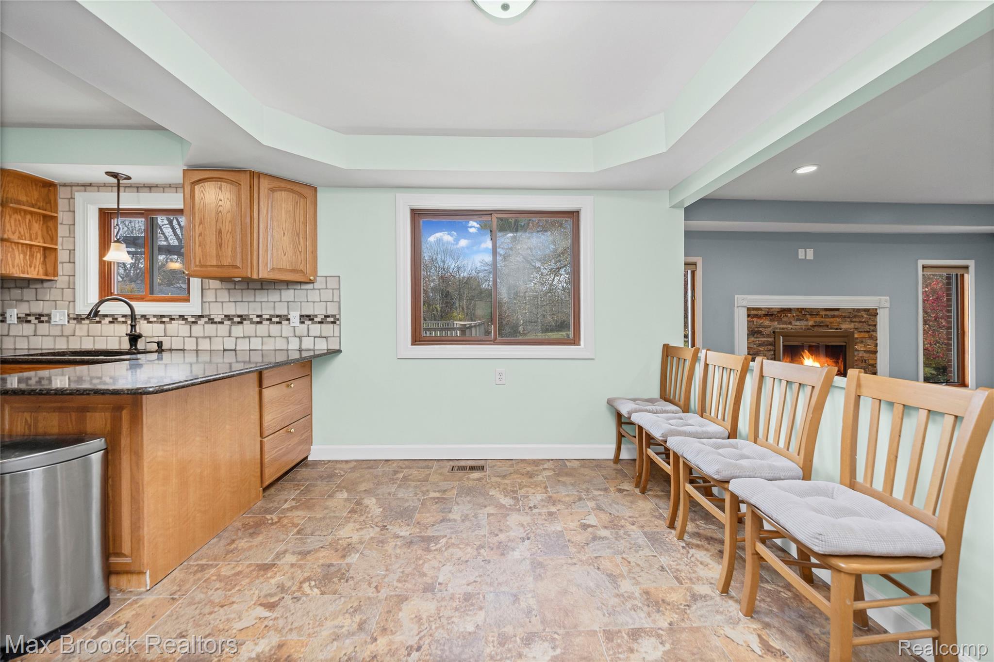 6335 Thorneycroft Drive