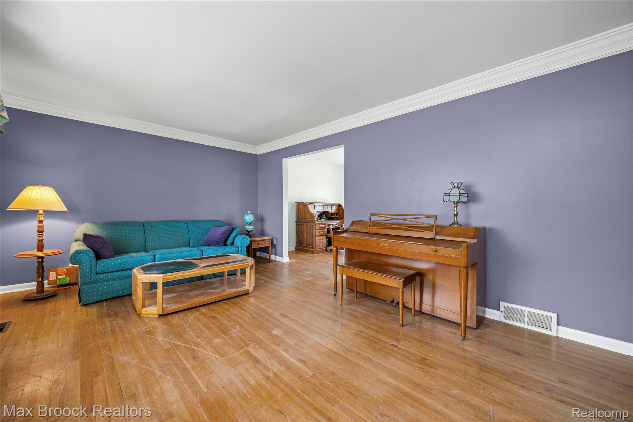 6335 Thorneycroft Drive