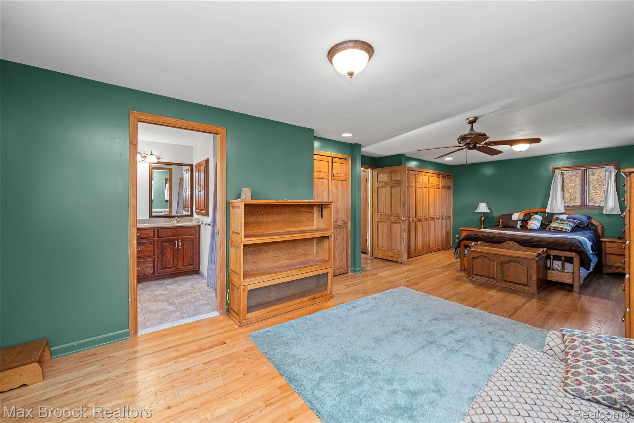 6335 Thorneycroft Drive