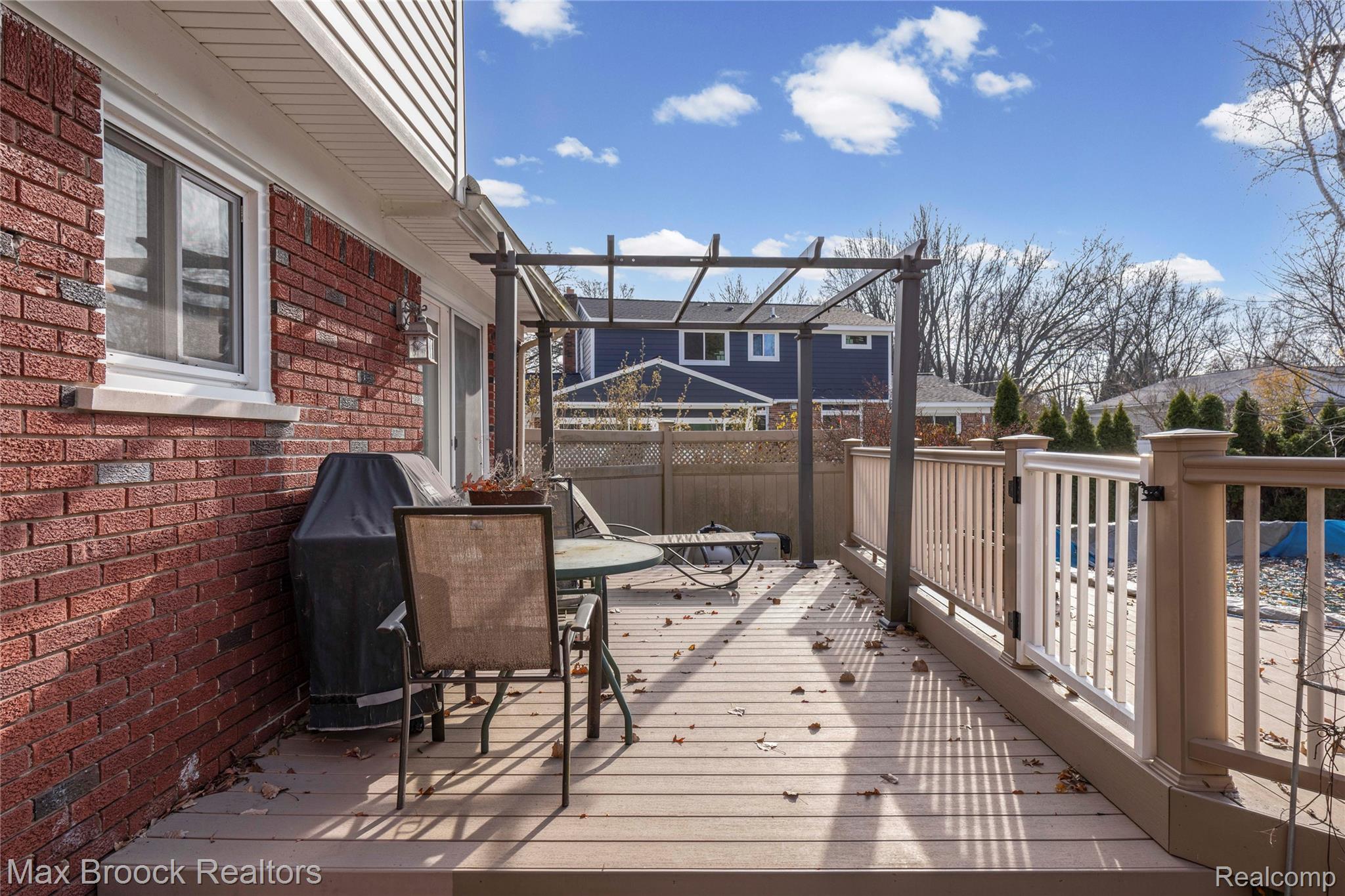 6335 Thorneycroft Drive