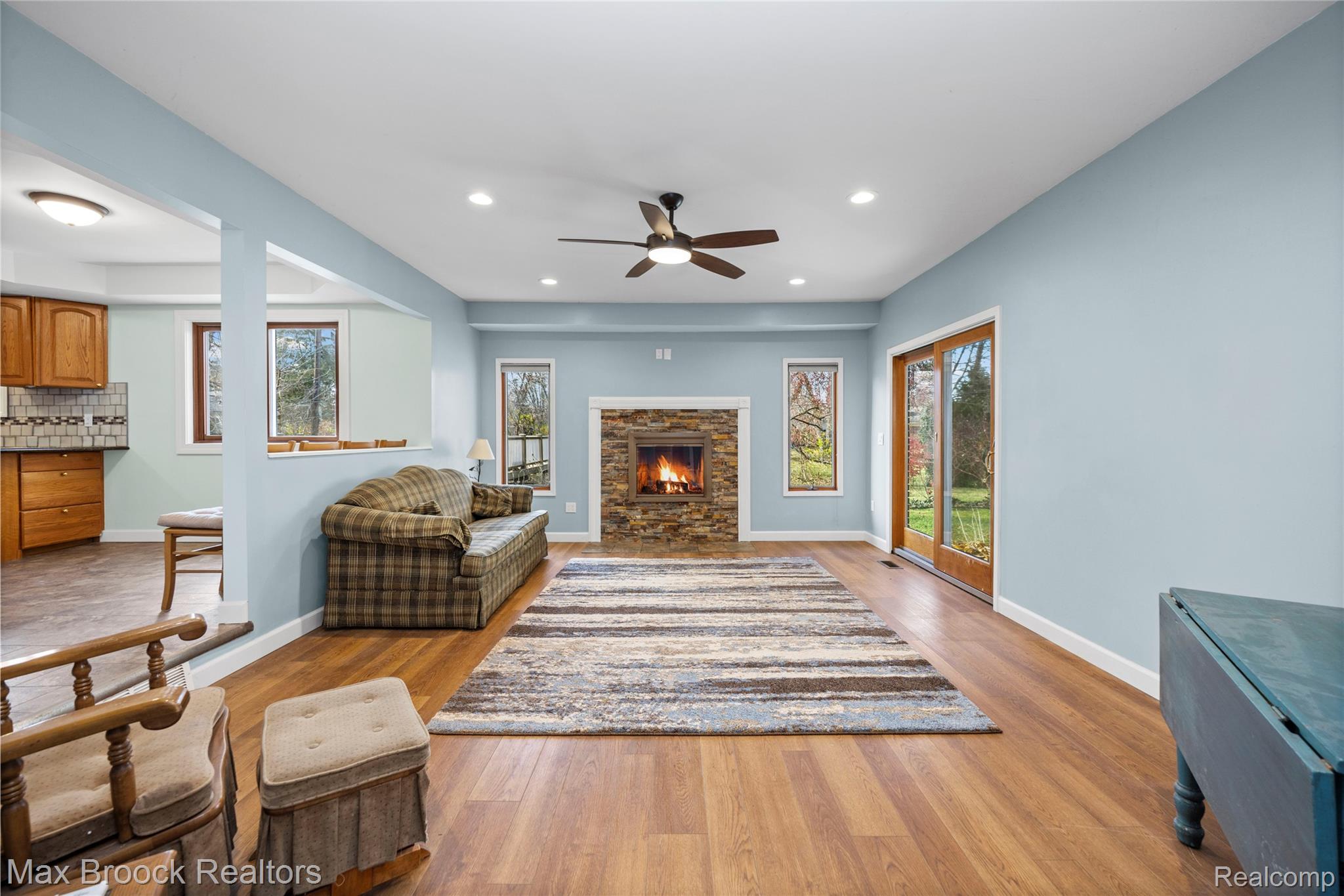 6335 Thorneycroft Drive