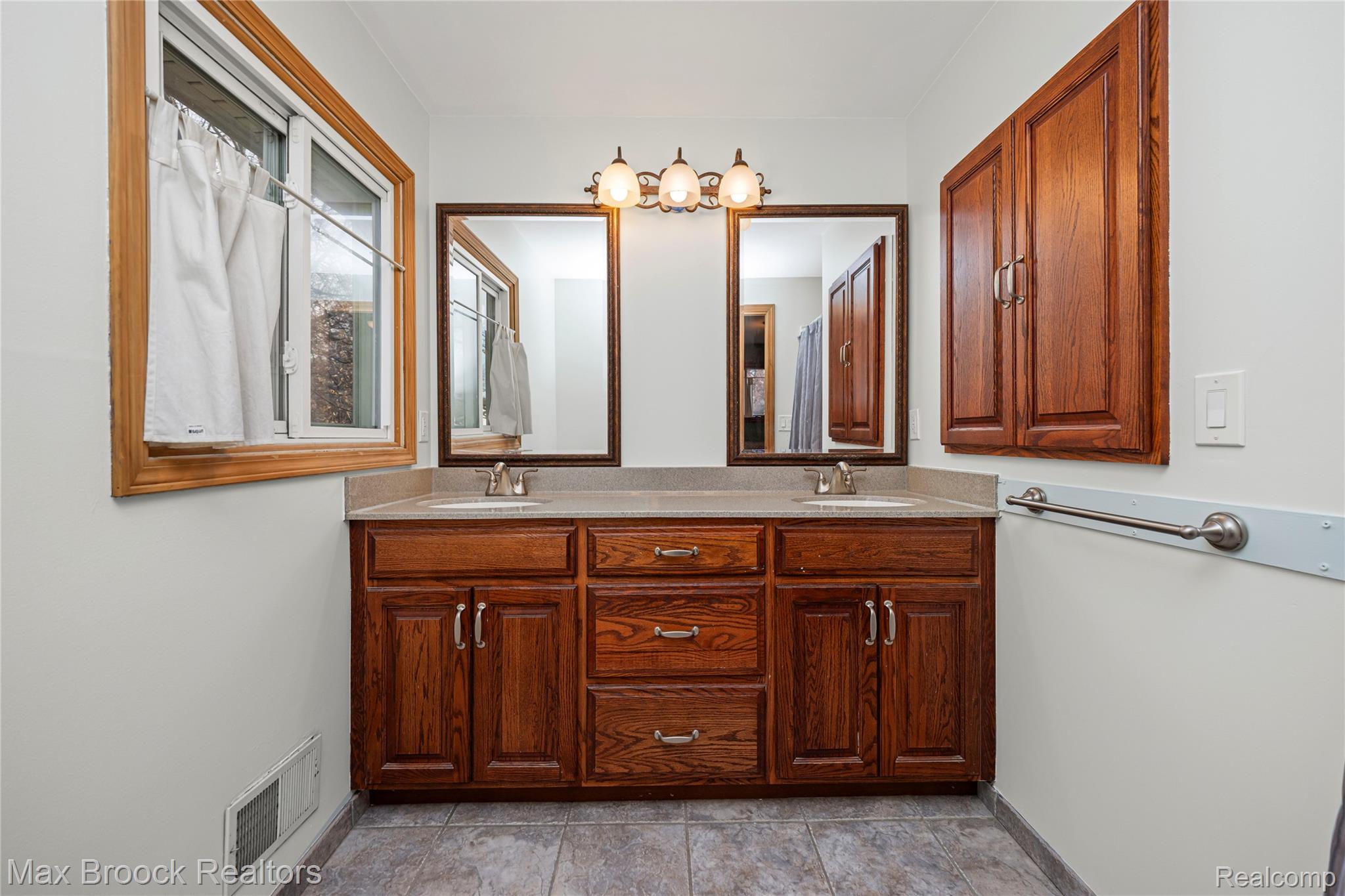 6335 Thorneycroft Drive