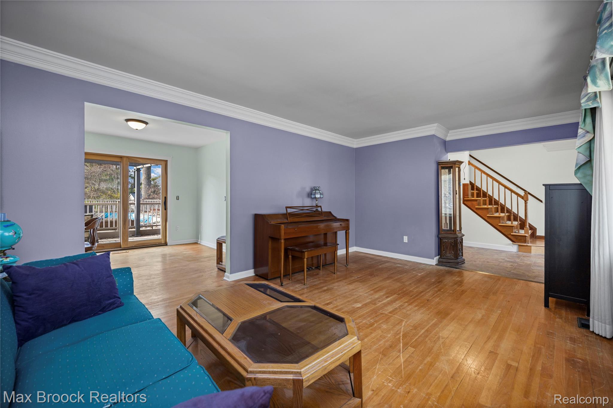 6335 Thorneycroft Drive