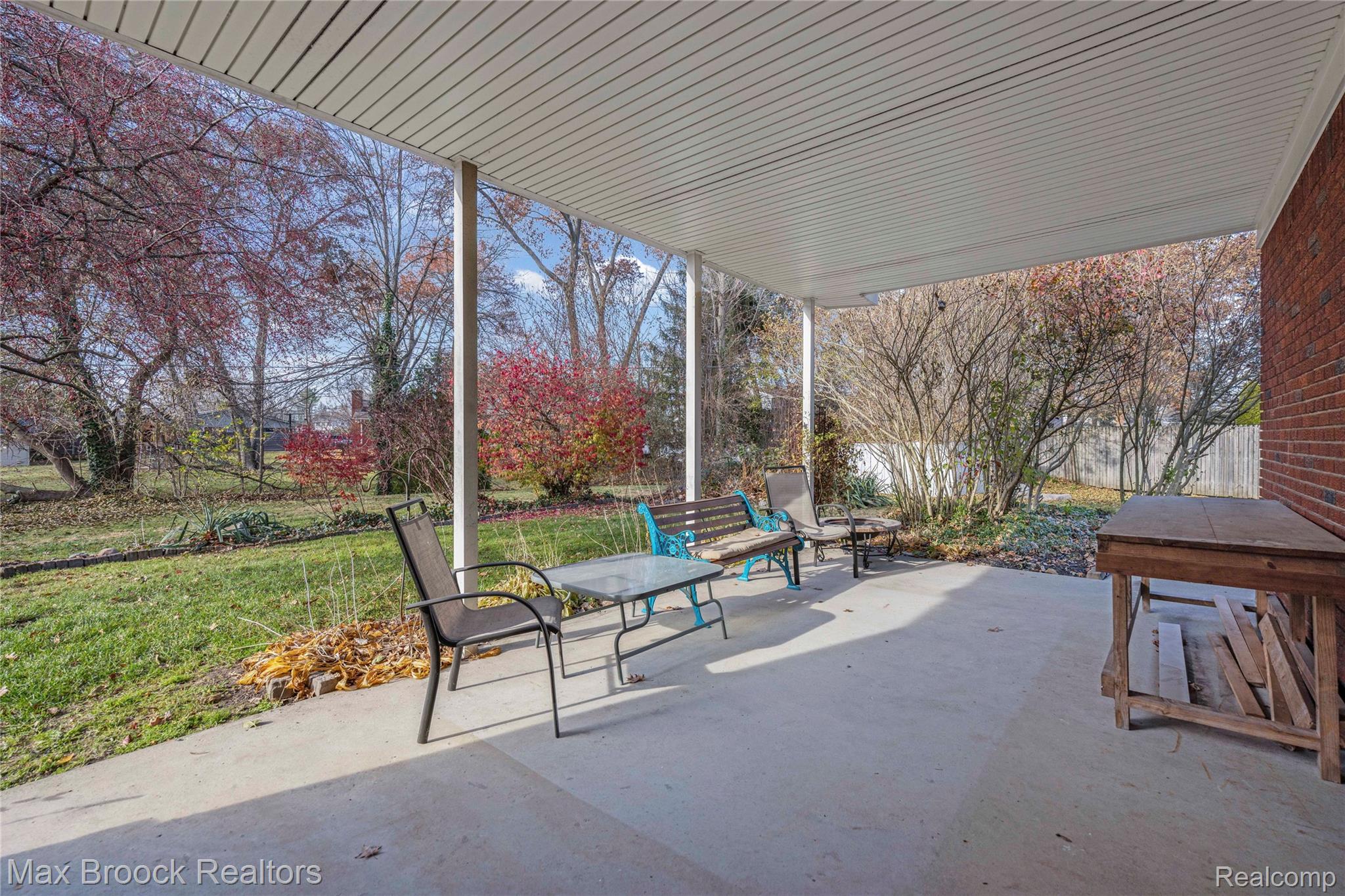 6335 Thorneycroft Drive