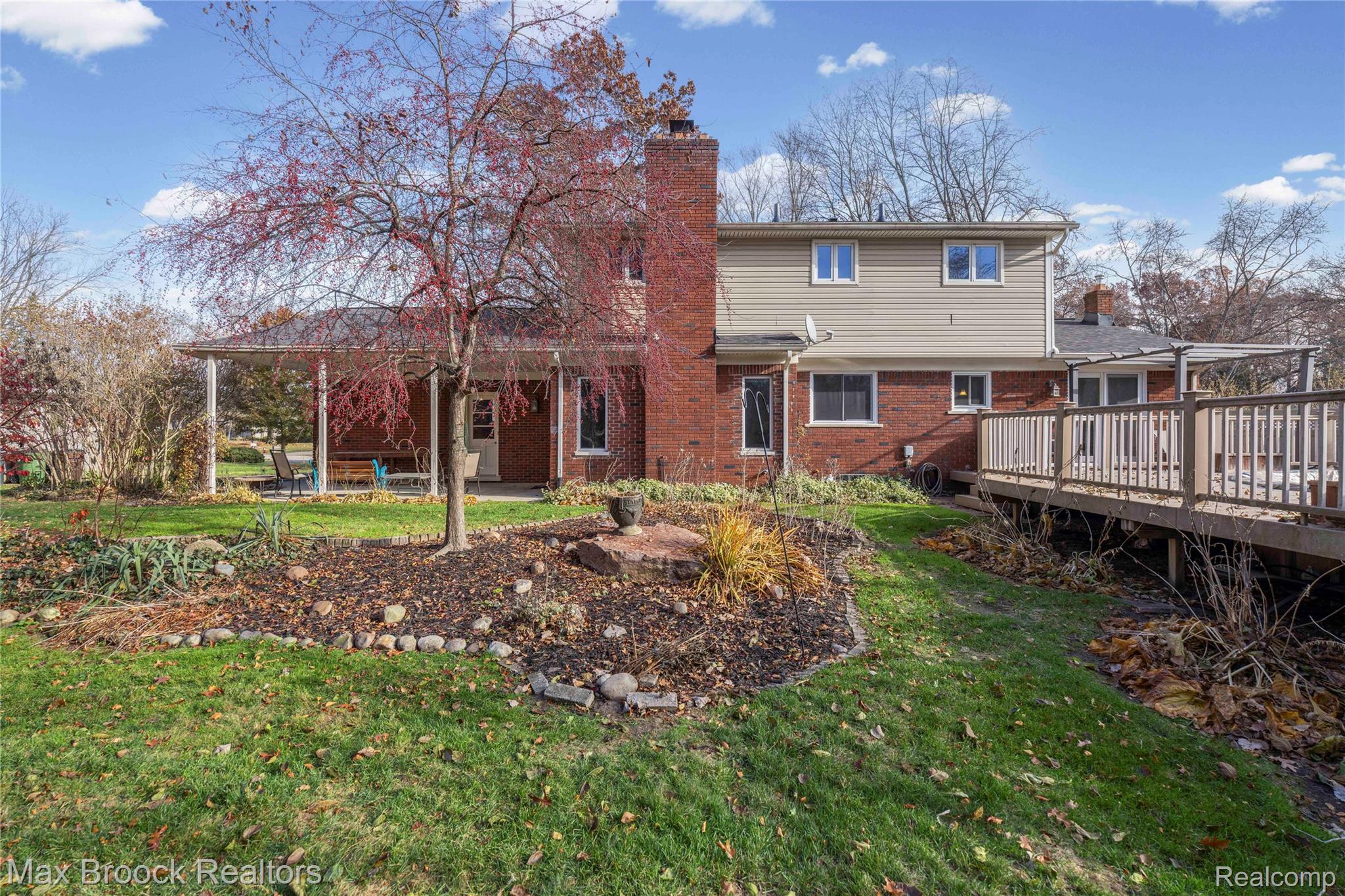 6335 Thorneycroft Drive
