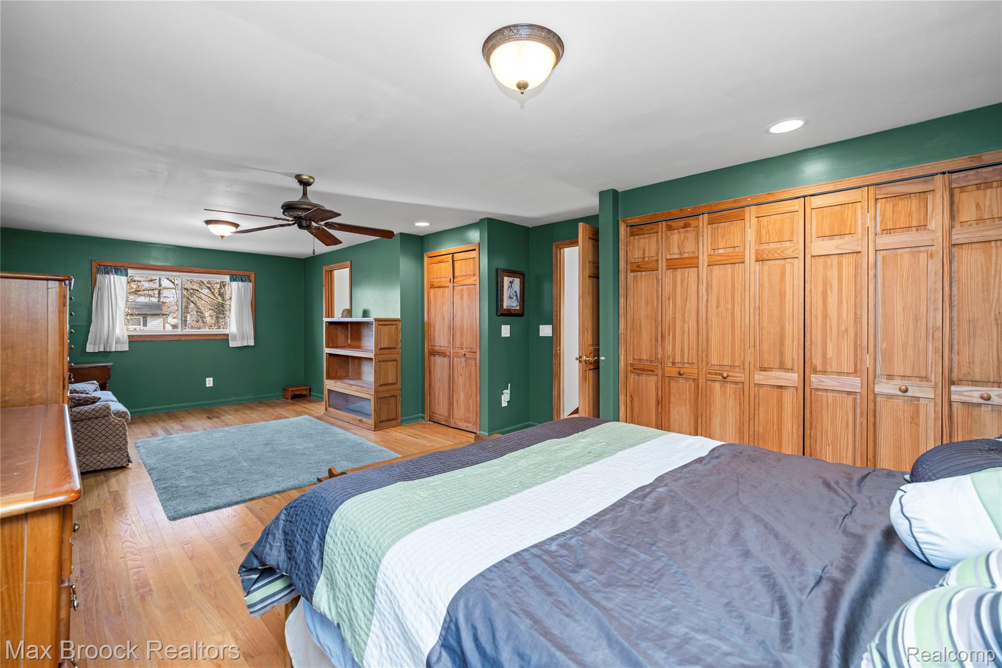6335 Thorneycroft Drive