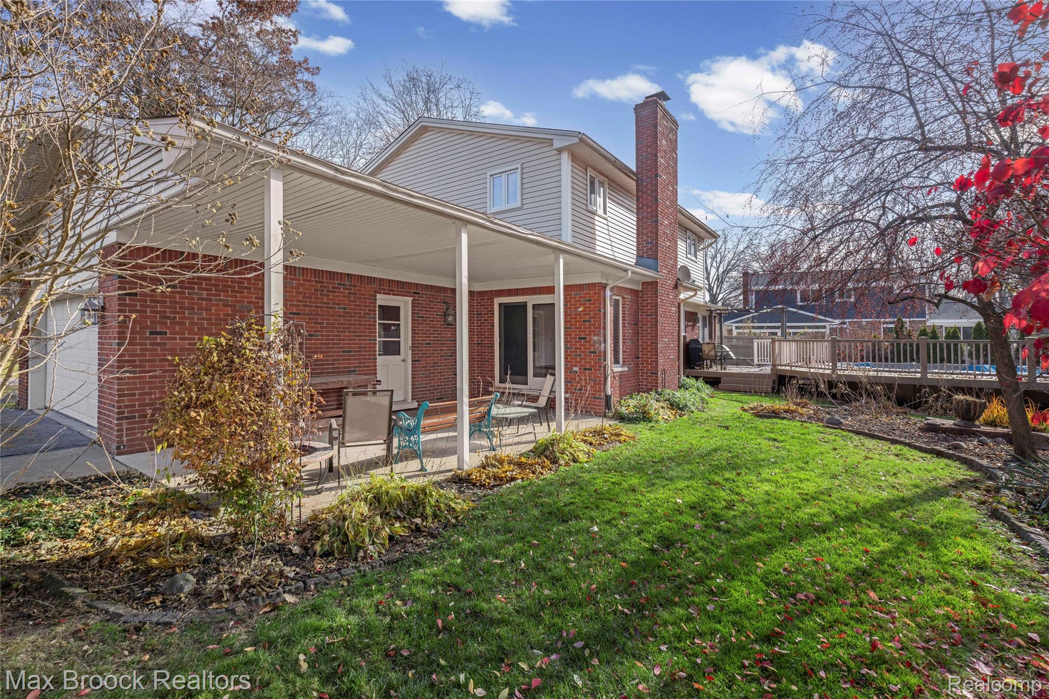 6335 Thorneycroft Drive