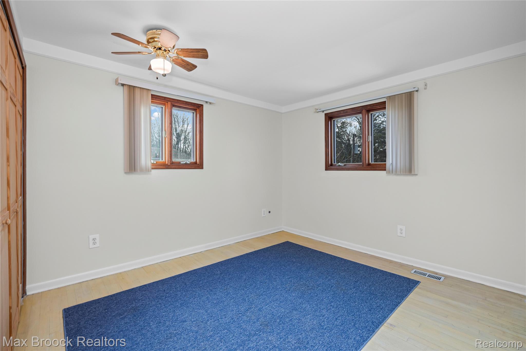 6335 Thorneycroft Drive