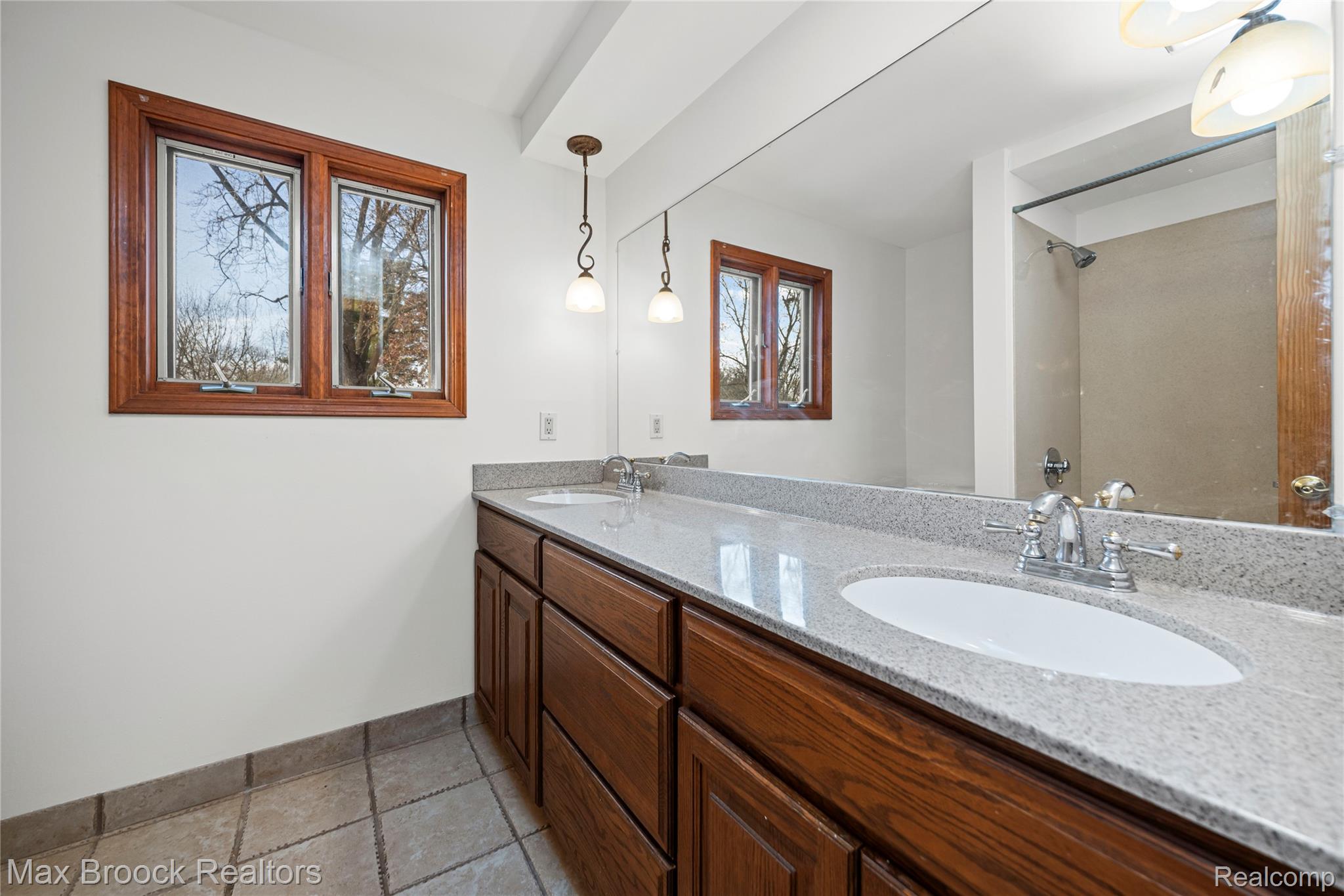 6335 Thorneycroft Drive